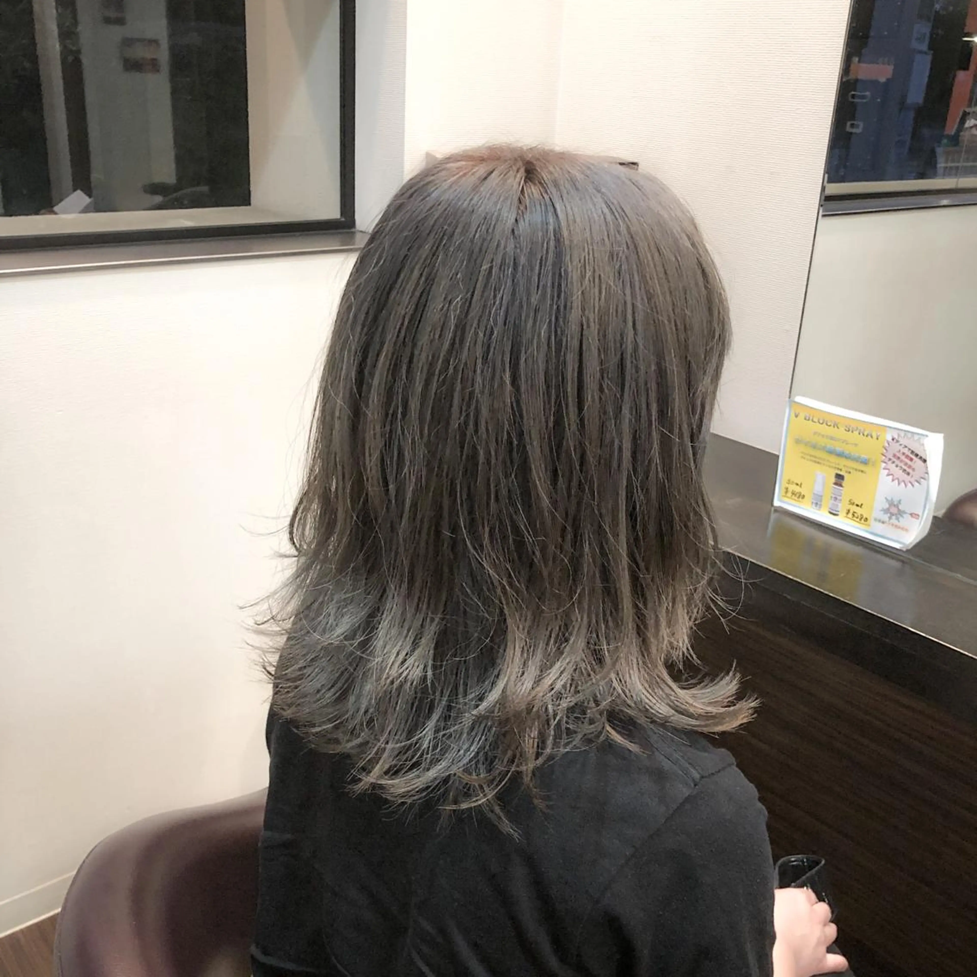ミディアム カラー ブリーチ グレージュ 長崎 洋平のヘアスタイル