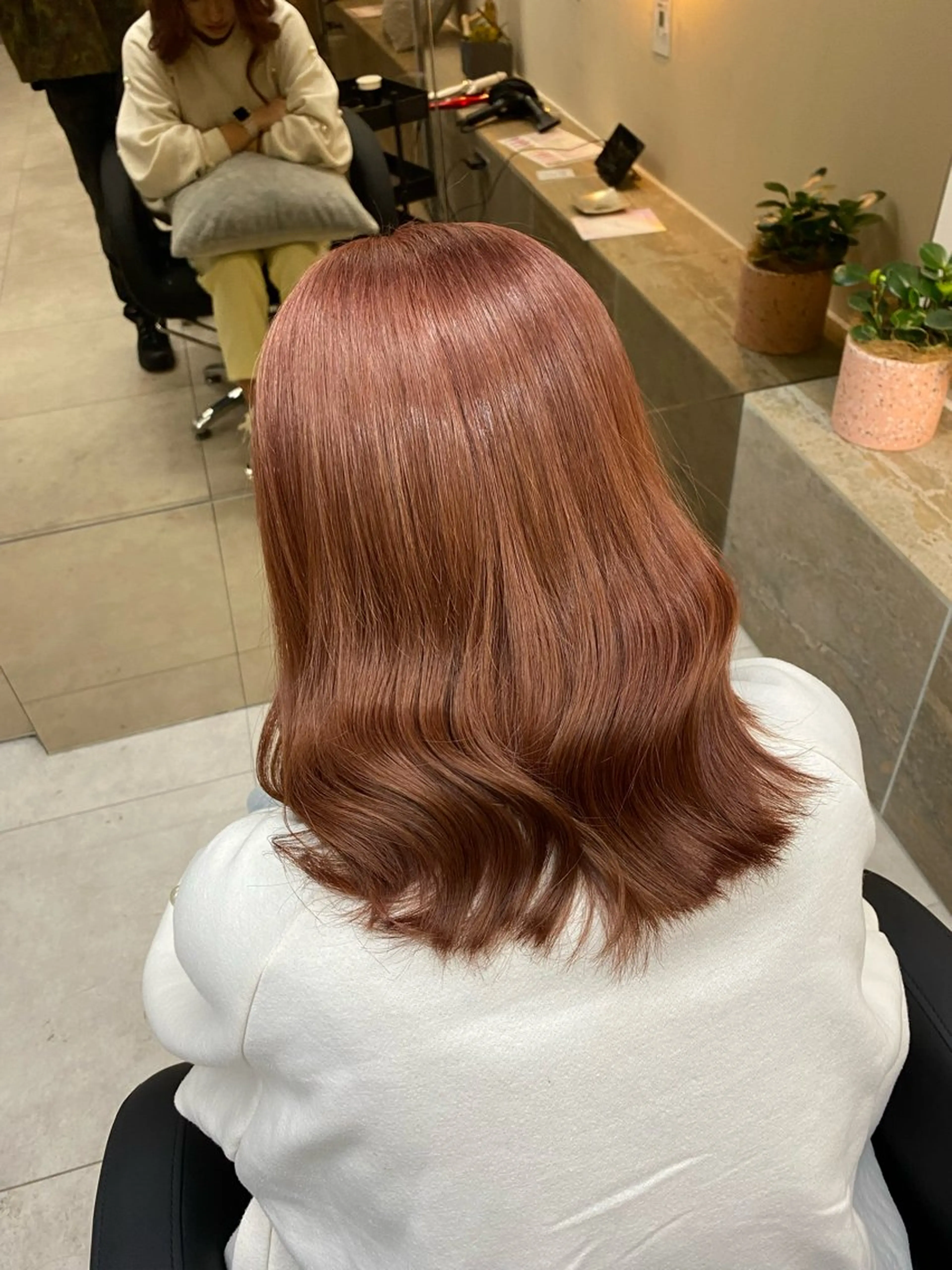 ミディアム カラー ベージュカラー ブリーチ ピンクカラー ピンクベージュ ヘアカラー ハイトーン／美髪矯正 ✨ワタル✨のヘアスタイル