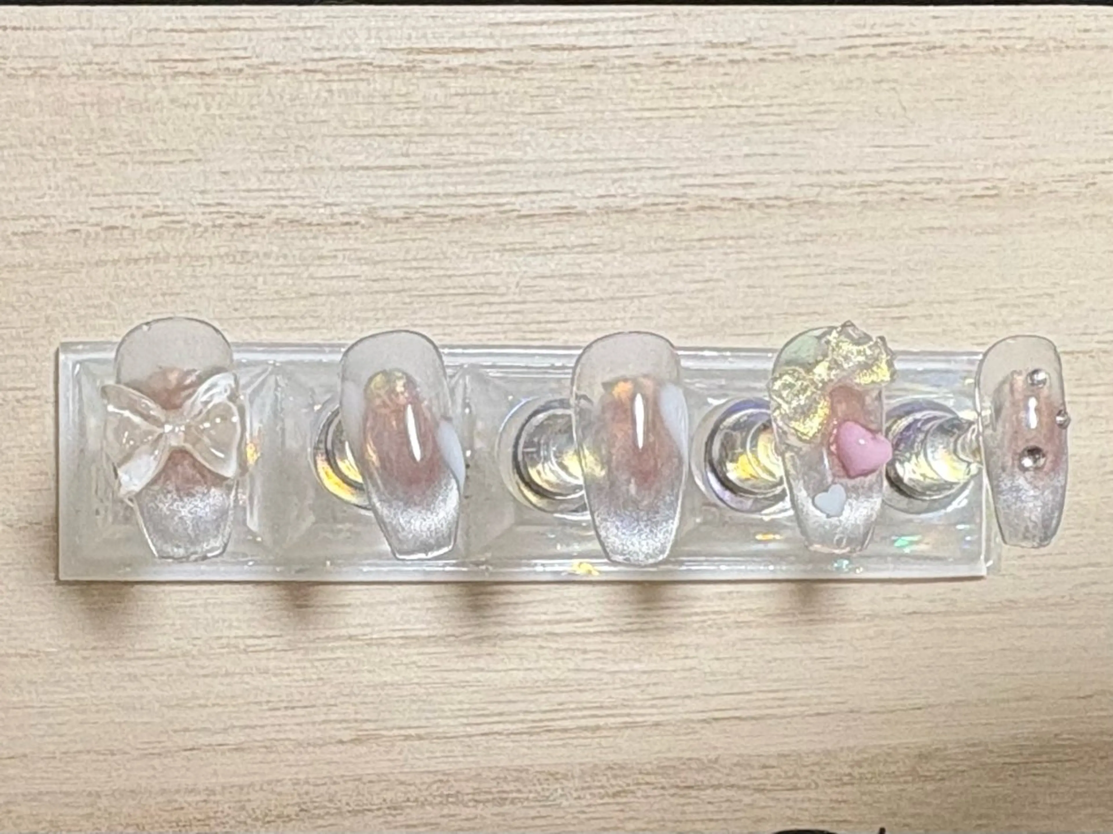 ネイル ラメ(グリッター) マグネットネイル ワンホンネイル 冬ネイル クリスマス ハンドネイル ハンドケア ♡Bivi♡自爪に 優しいネイルサロンのネイルデザイン