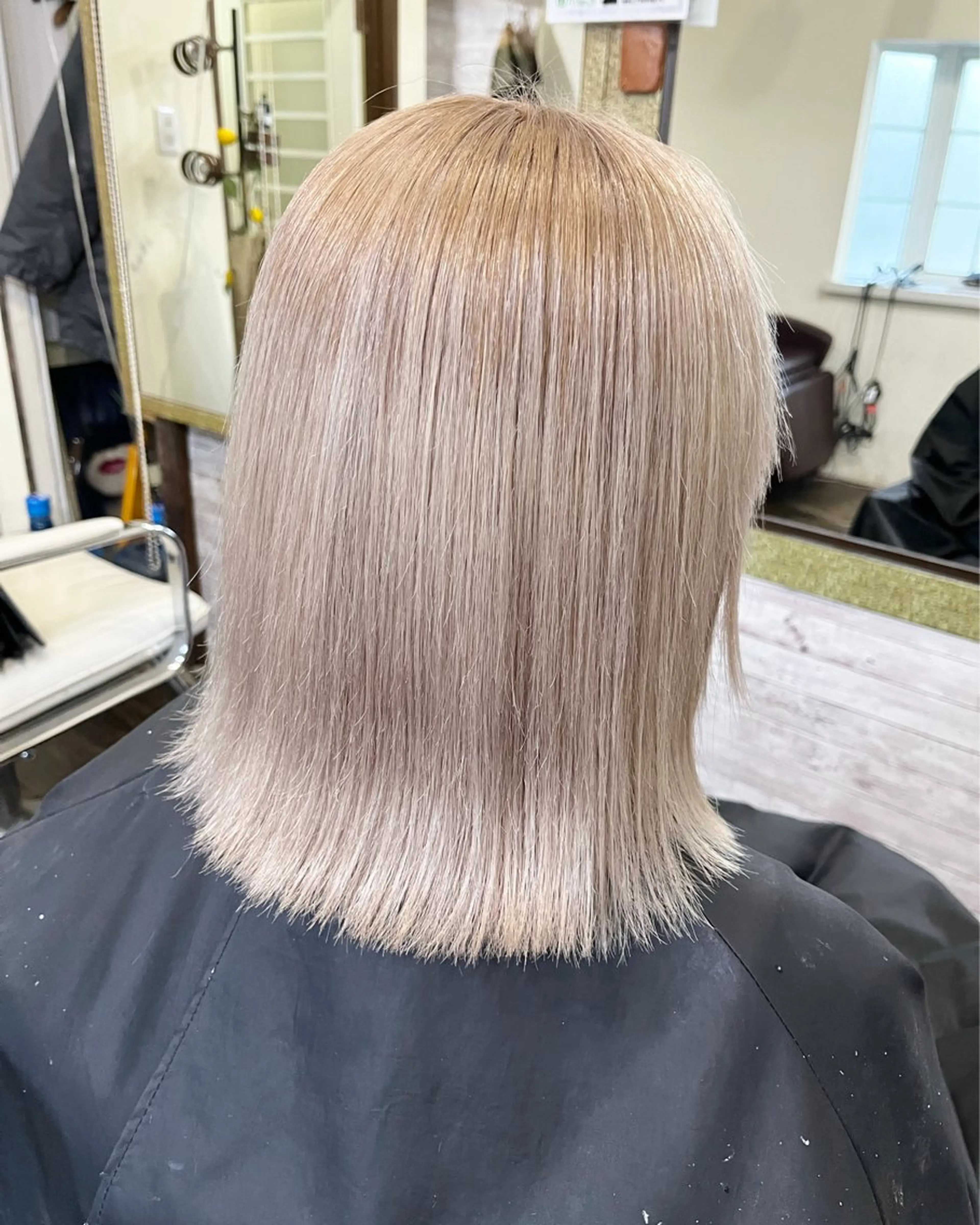 ミディアム カラー ベージュカラー ブリーチ ヘアカラー 渡辺 健太のヘアスタイル