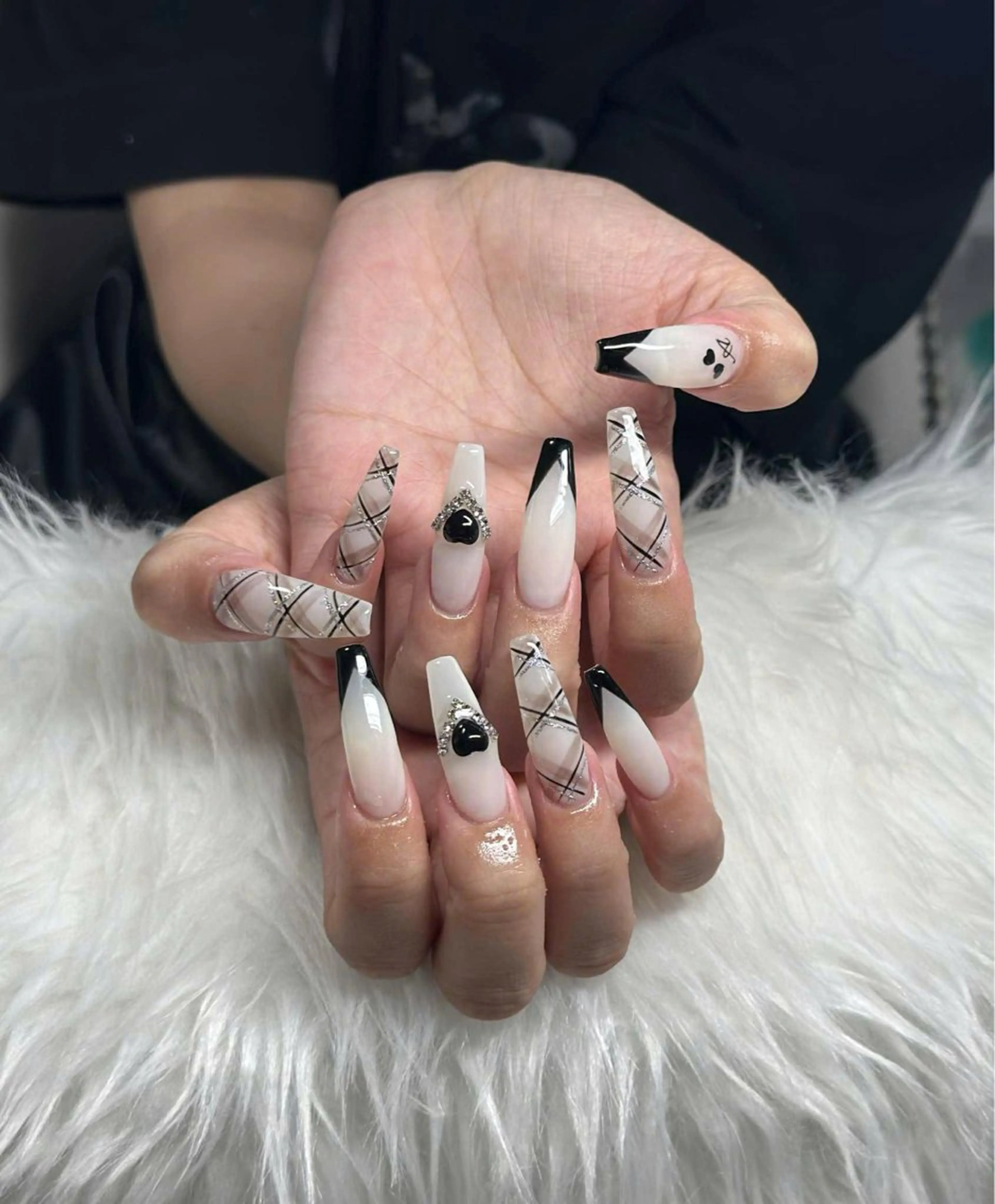 ネイル オーロラネイル フレンチネイル ジェルネイル ハロウィン キラキラネイル ハンドネイル H.baby Nail Salonのネイルデザイン