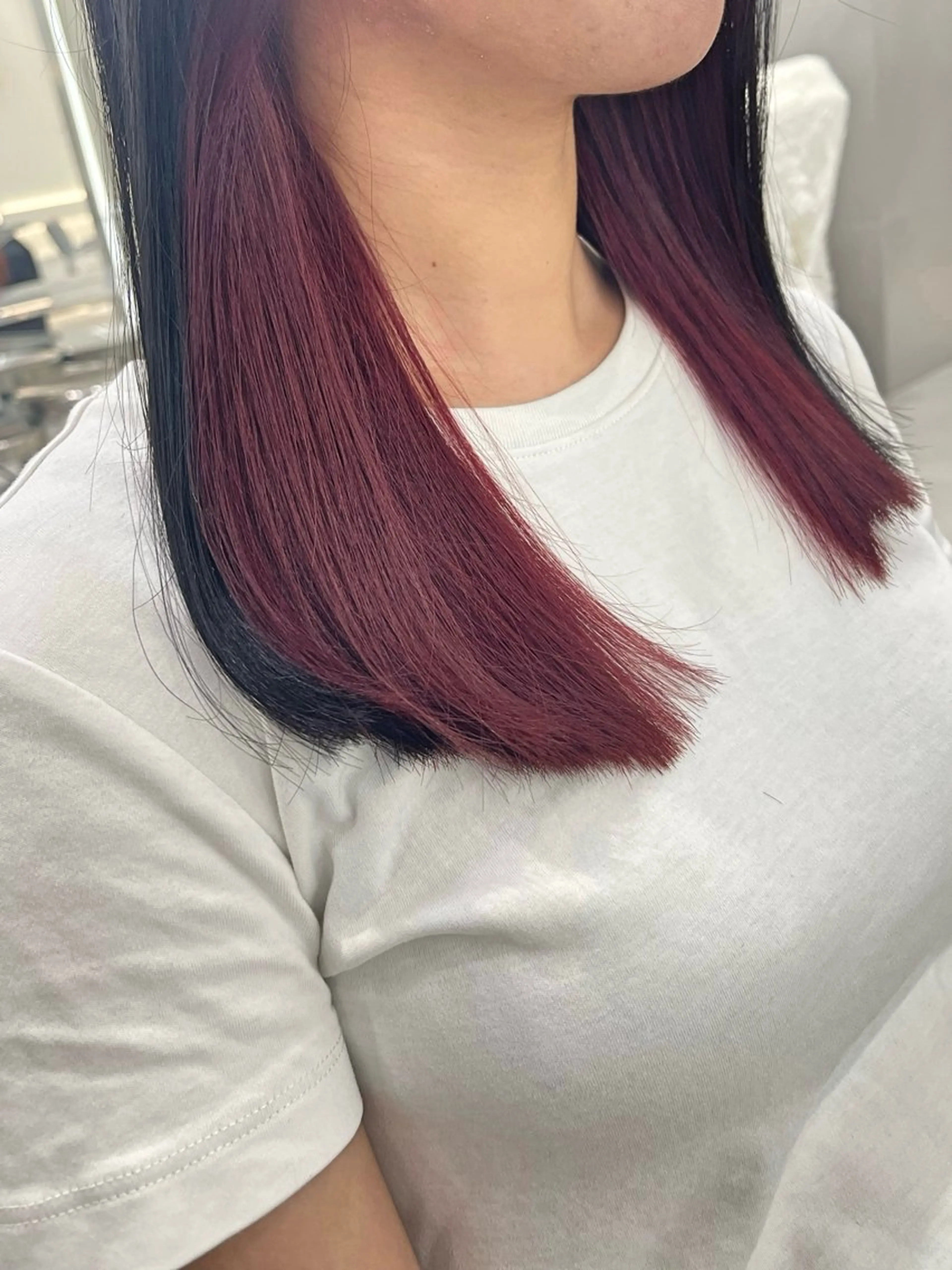 セミロング カラー カシス インナーカラー レッドカラー 透明感カラーが 得意です！NAOKIのヘアスタイル