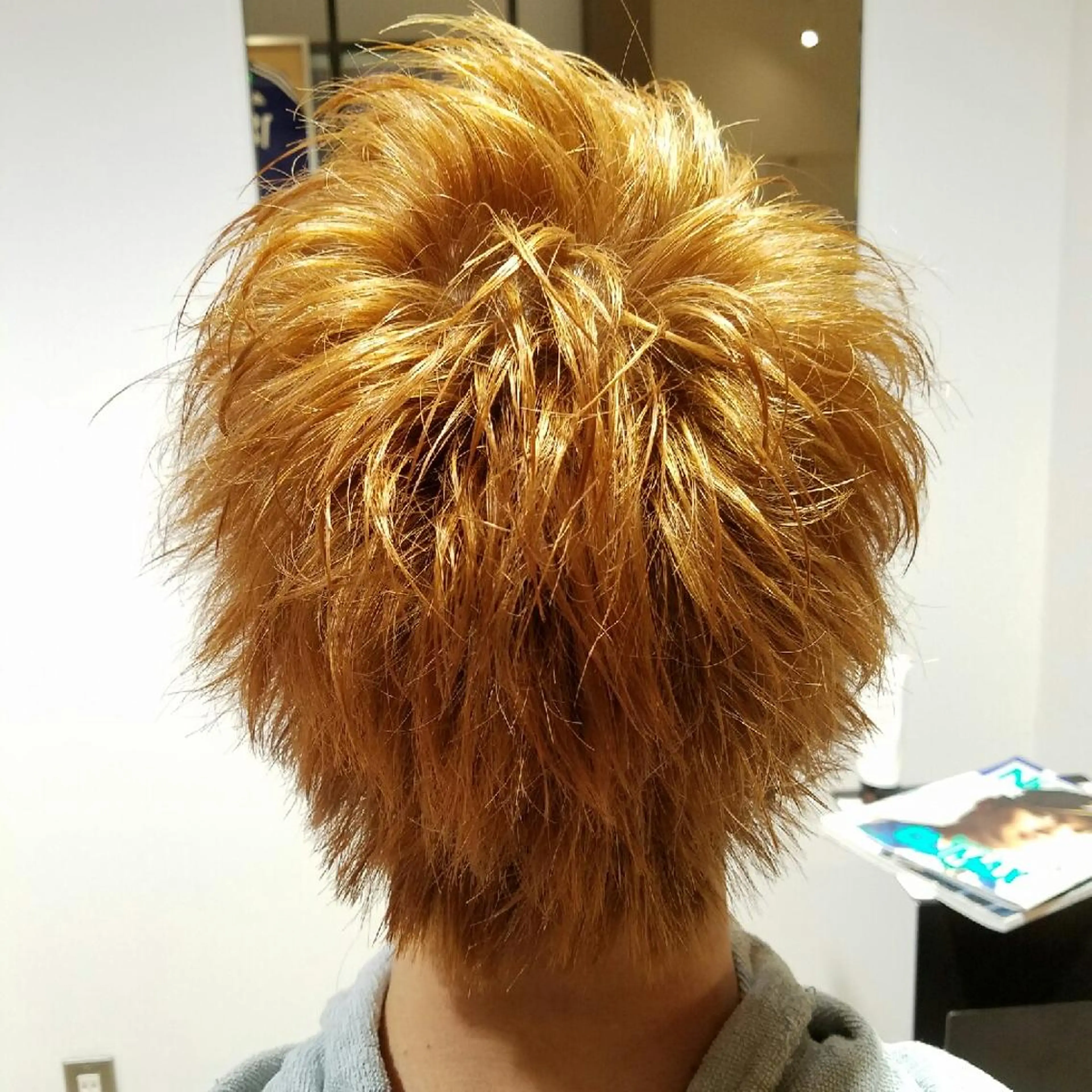 ショート カラー メンズ ショートレイヤー メンズウルフカット レイヤーカット ショートヘア ウルフカット Blanc 梅田所属・田中 光のヘアスタイル