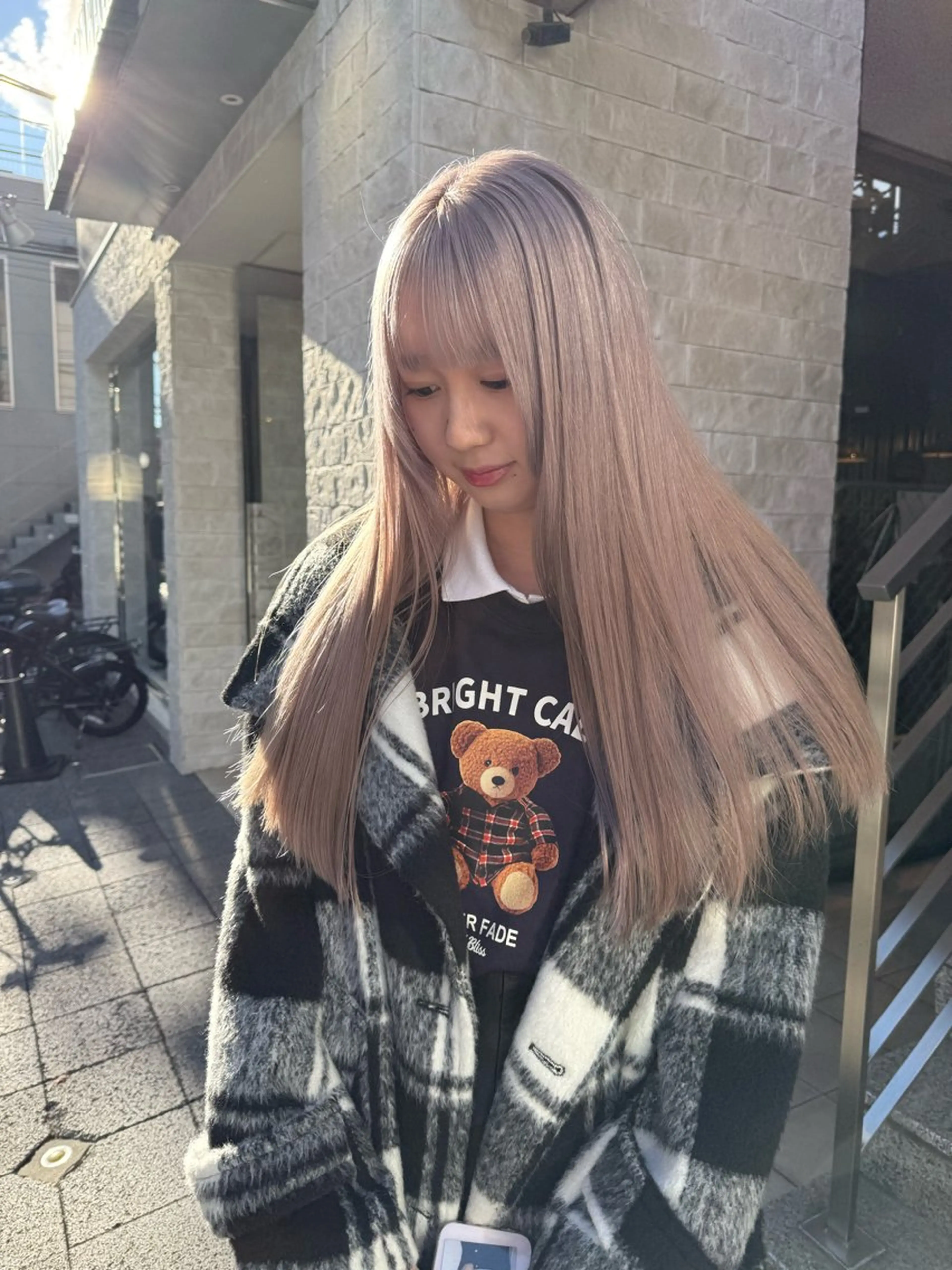 ロング カラー ミルクティー× グレージュMOMOのヘアスタイル