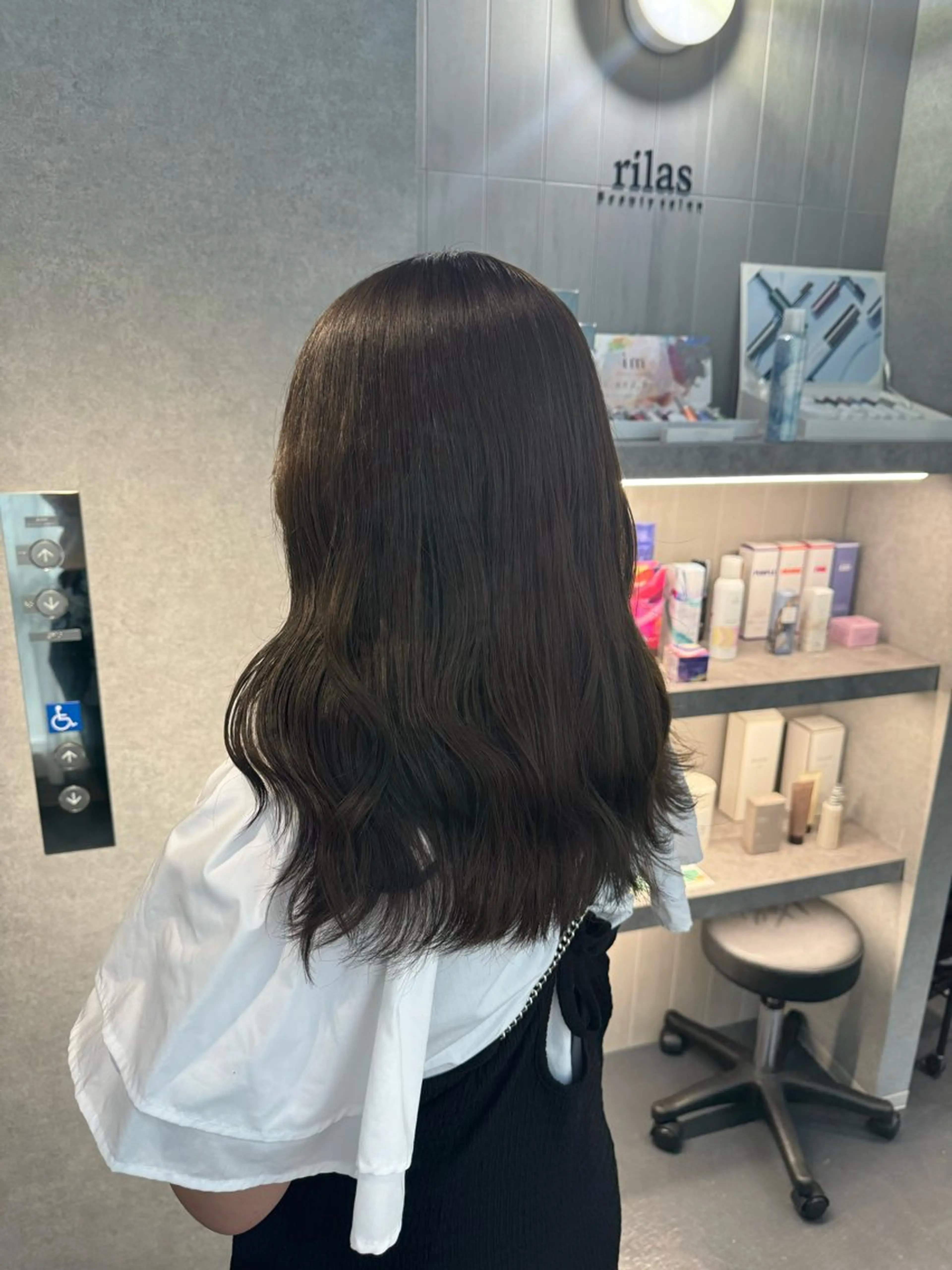 カラー ベージュカラー オリーブベージュ icon所属・Ami / icon博多のヘアスタイル