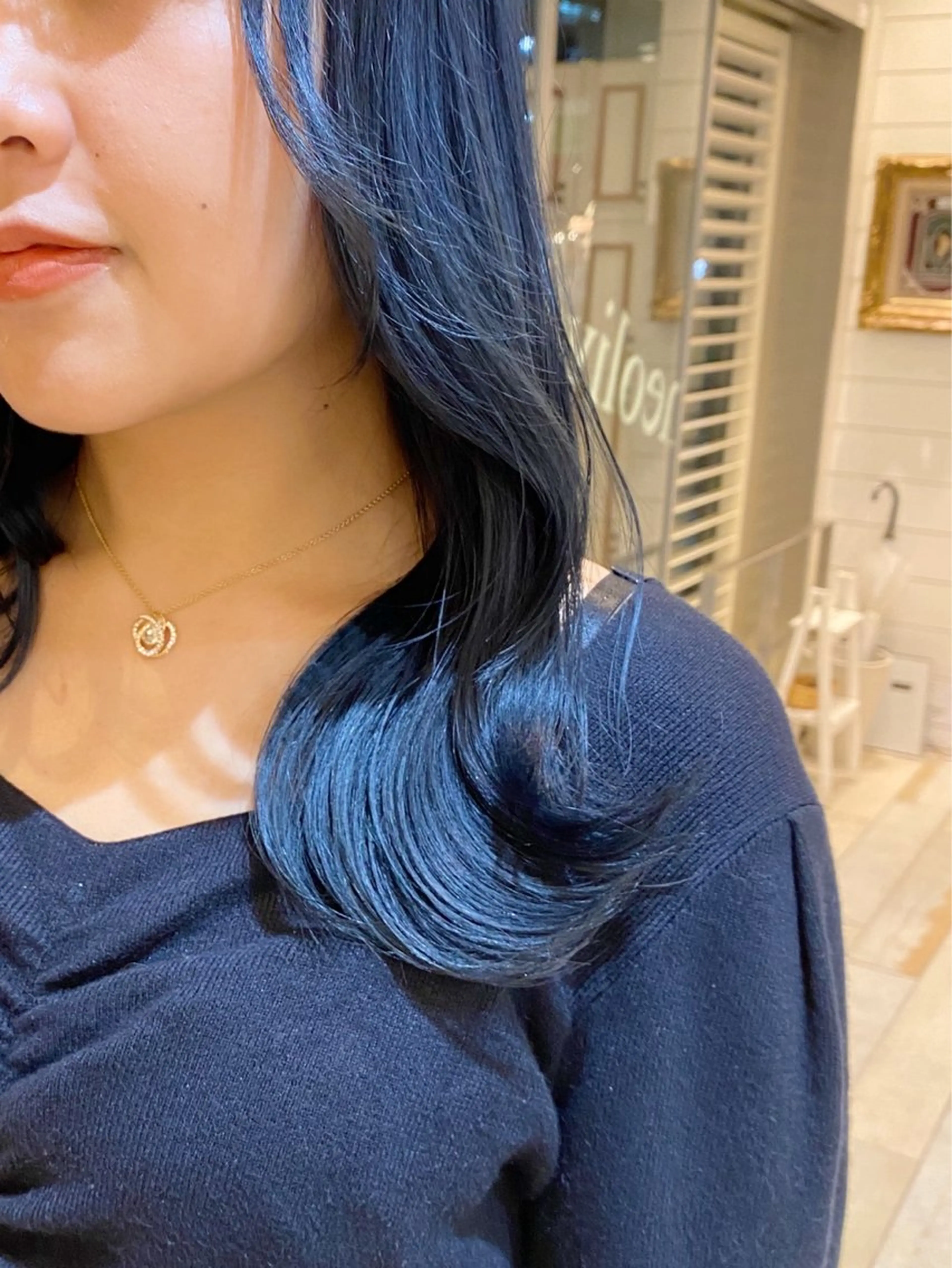 セミロング カラー 黒髪 ブルーカラー ブルーブラック 🧸にしかた ちひろ🧸 / 渋谷のヘアスタイル