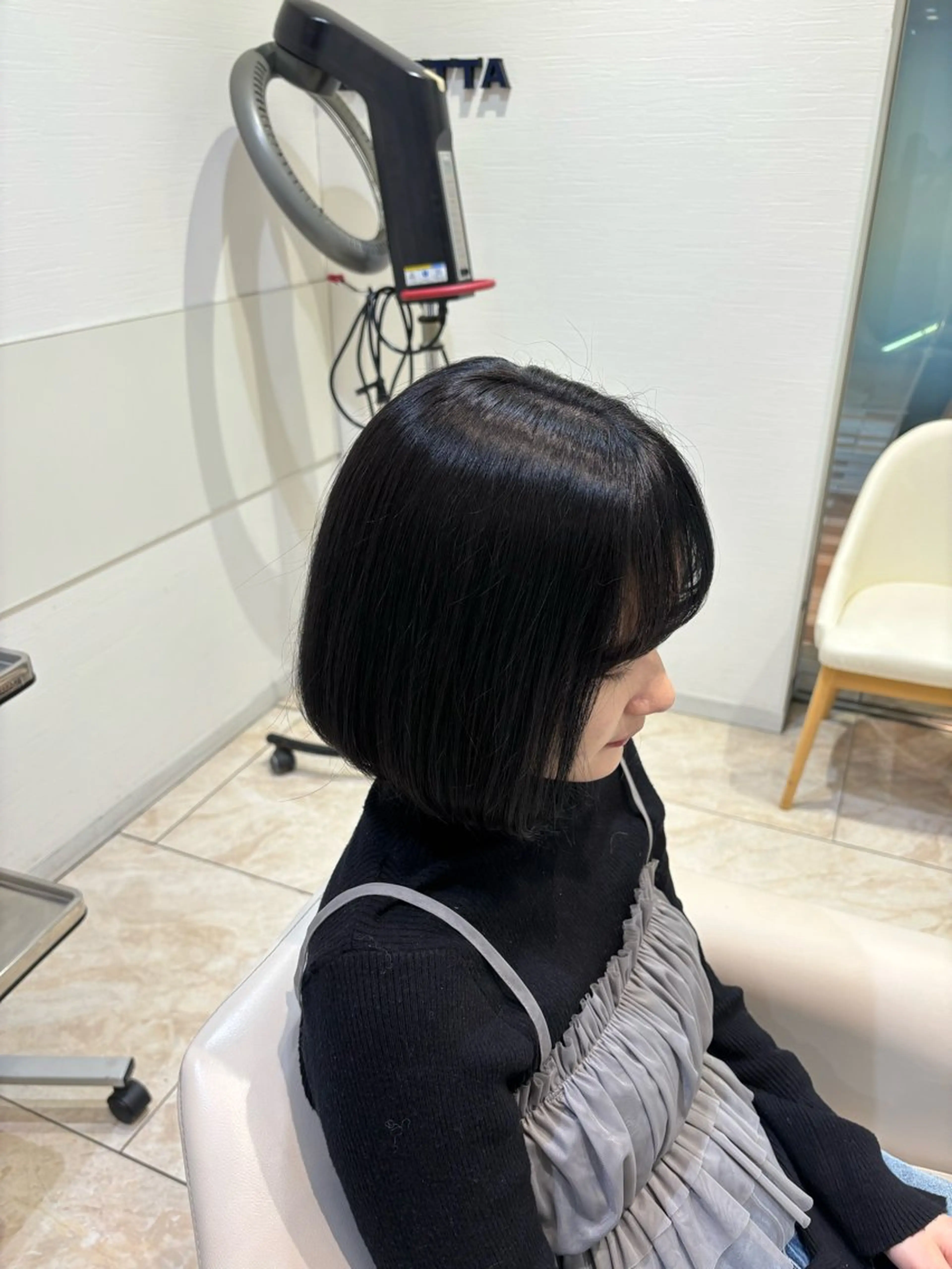 ミディアム カラー 黒髪 ブルーカラー ブルーブラック ヘアカラー miho‪𓂃 ANNETTAのヘアスタイル