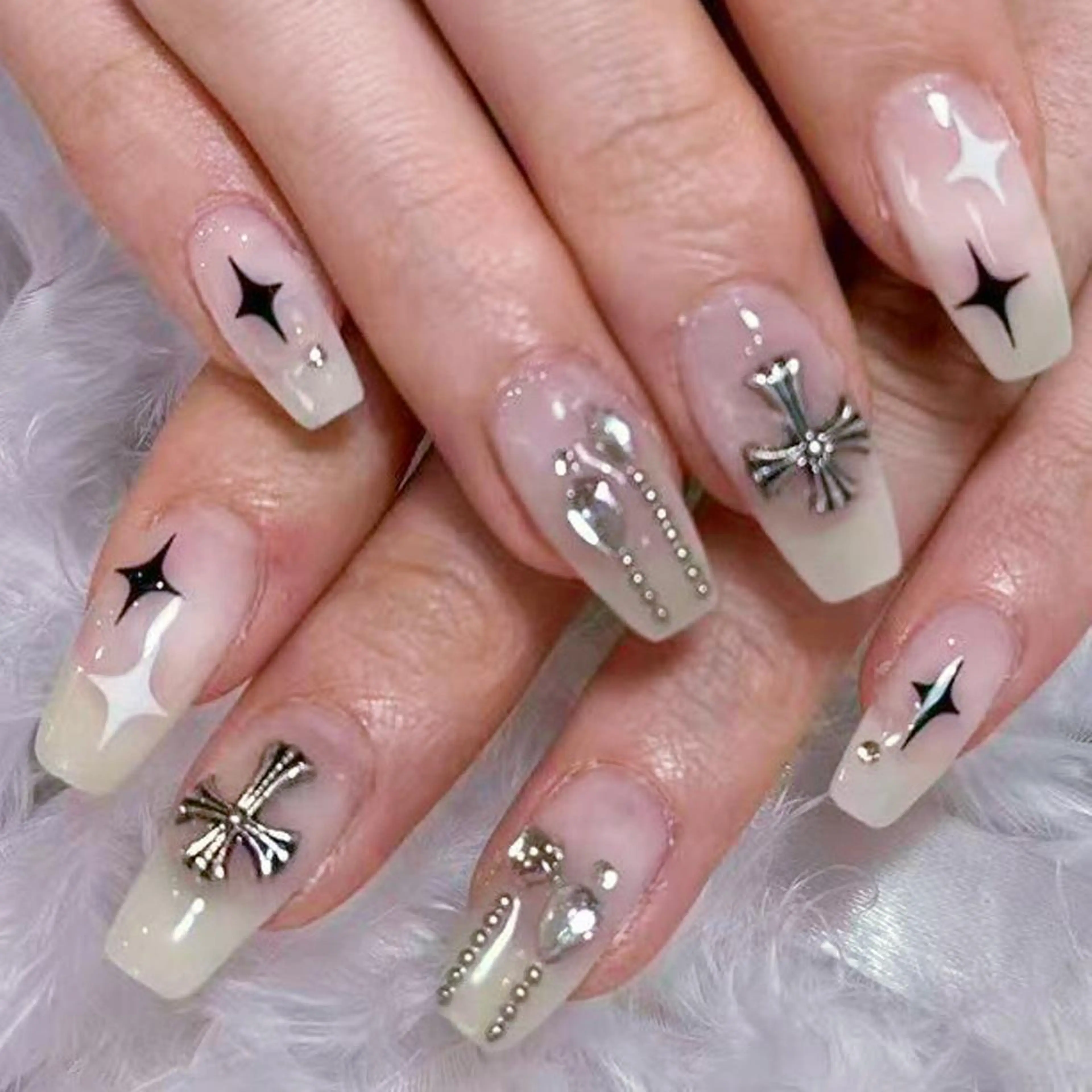 ネイル アートネイル オーロラネイル ガーリー キラキラネイル 韓国ネイル ハンドネイル nina 💅のネイルデザイン