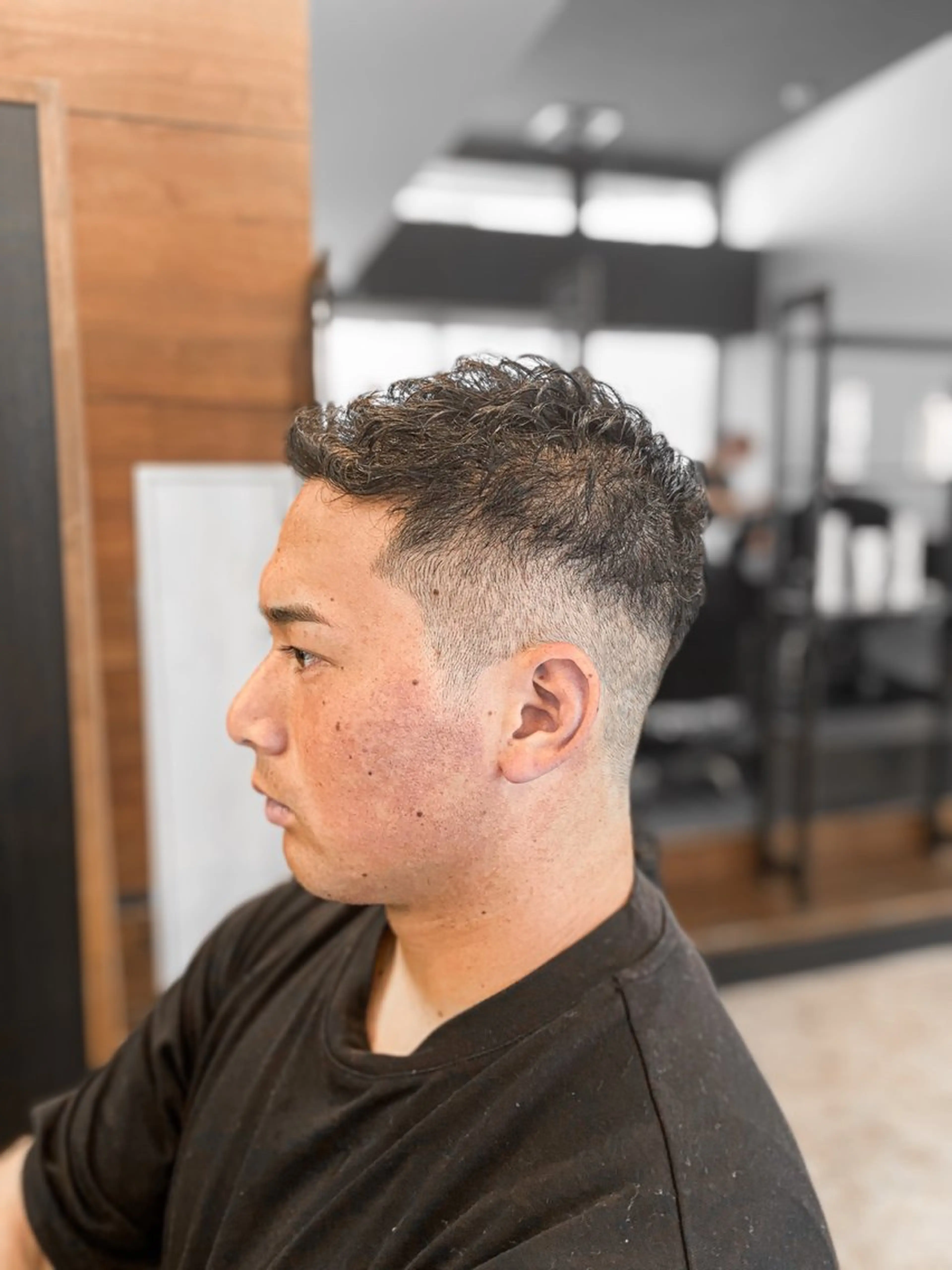 ショート メンズ キッズ メンズブリーチ ビジネス センターパート フェードカット メンズハイライト カット ヘッドスパ IRIE HAIR DESIGN所属・IRIE⚡️メンズ/ パーマ⚡️北川聖也のヘアスタイル
