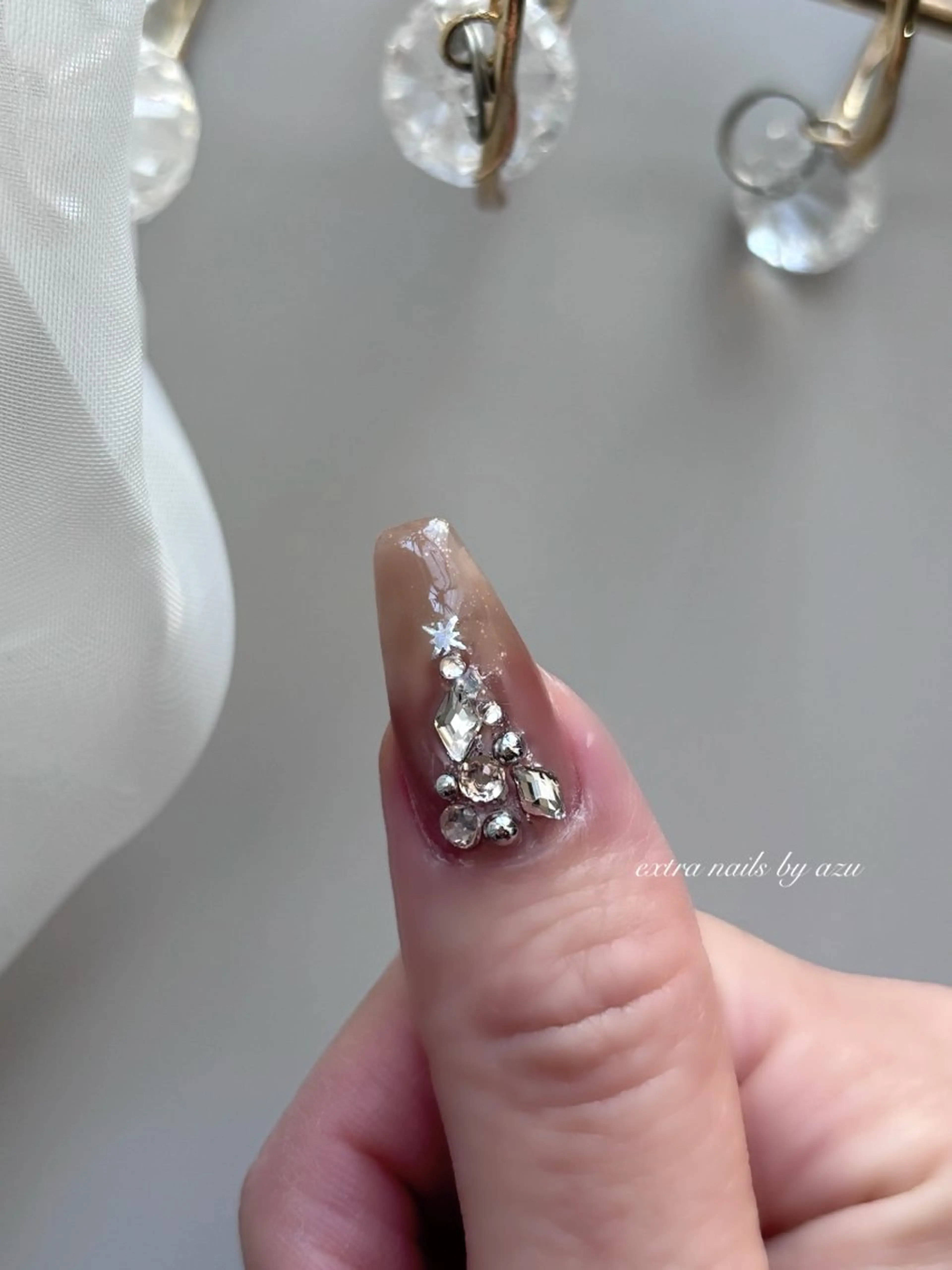 ネイル アートネイル ストーンネイル 冬ネイル クリスマス ハンドネイル extranails /lemellaのネイルデザイン