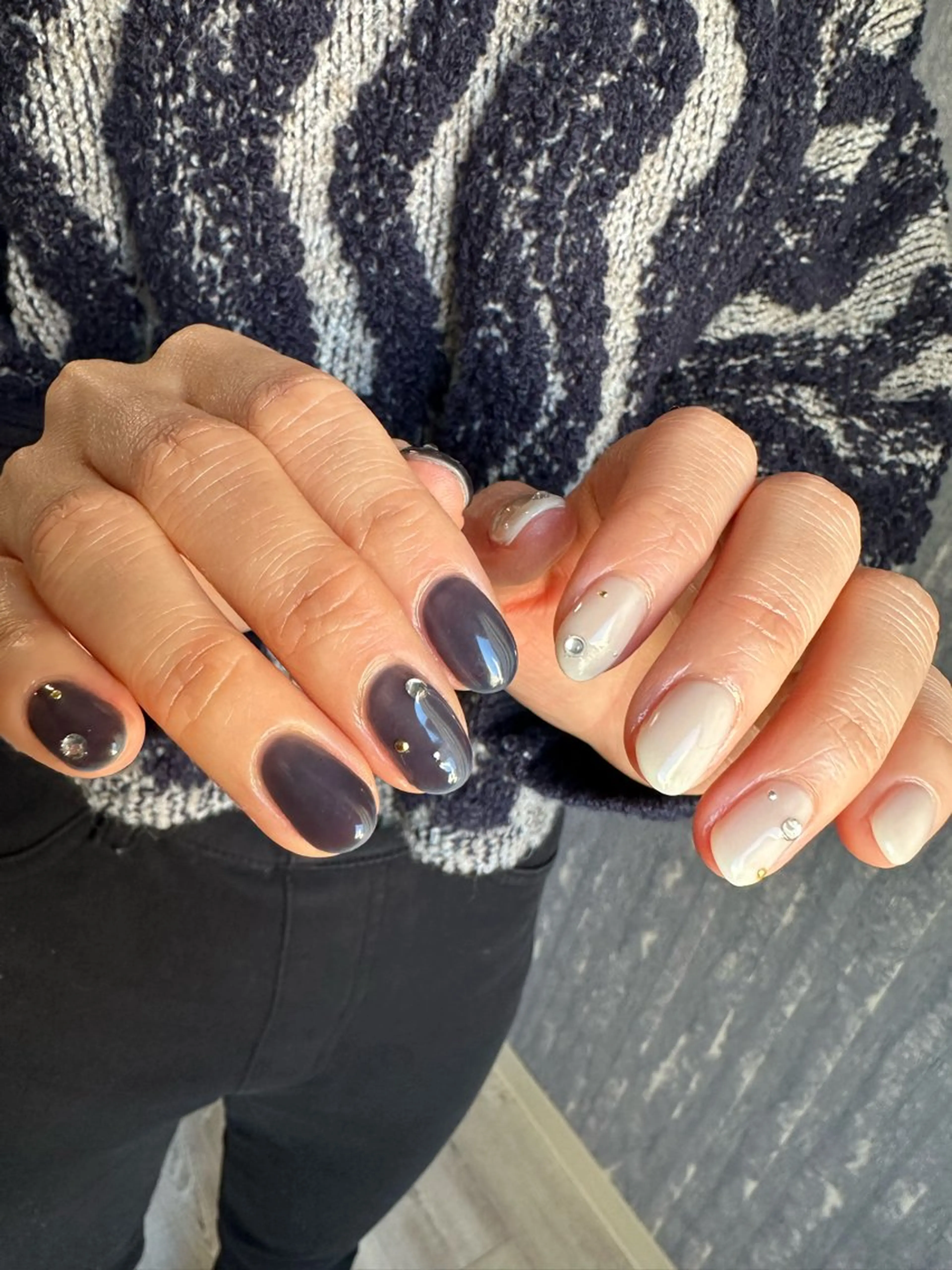 ネイル ブルー フットネイル マグネットネイル ミラーネイル ニュアンスネイル ハンドネイル nailsalon Daphneのネイルデザイン