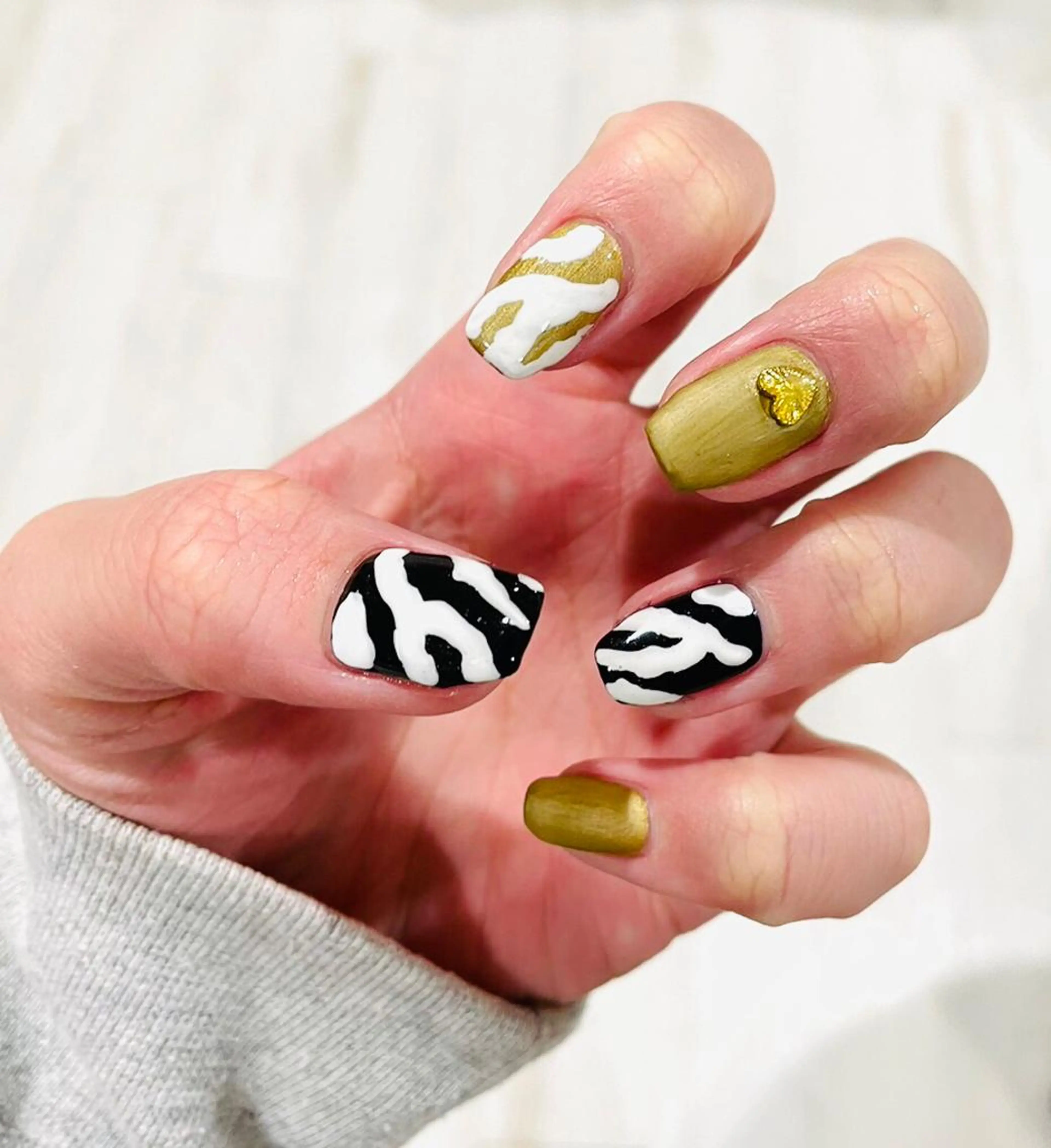 ネイル フラッシュネイル フレンチネイル ラメ(グリッター) ラメグラデーション マグネットネイル Ｈ3（エイチスリー）所属・H3 hitoのネイルデザイン