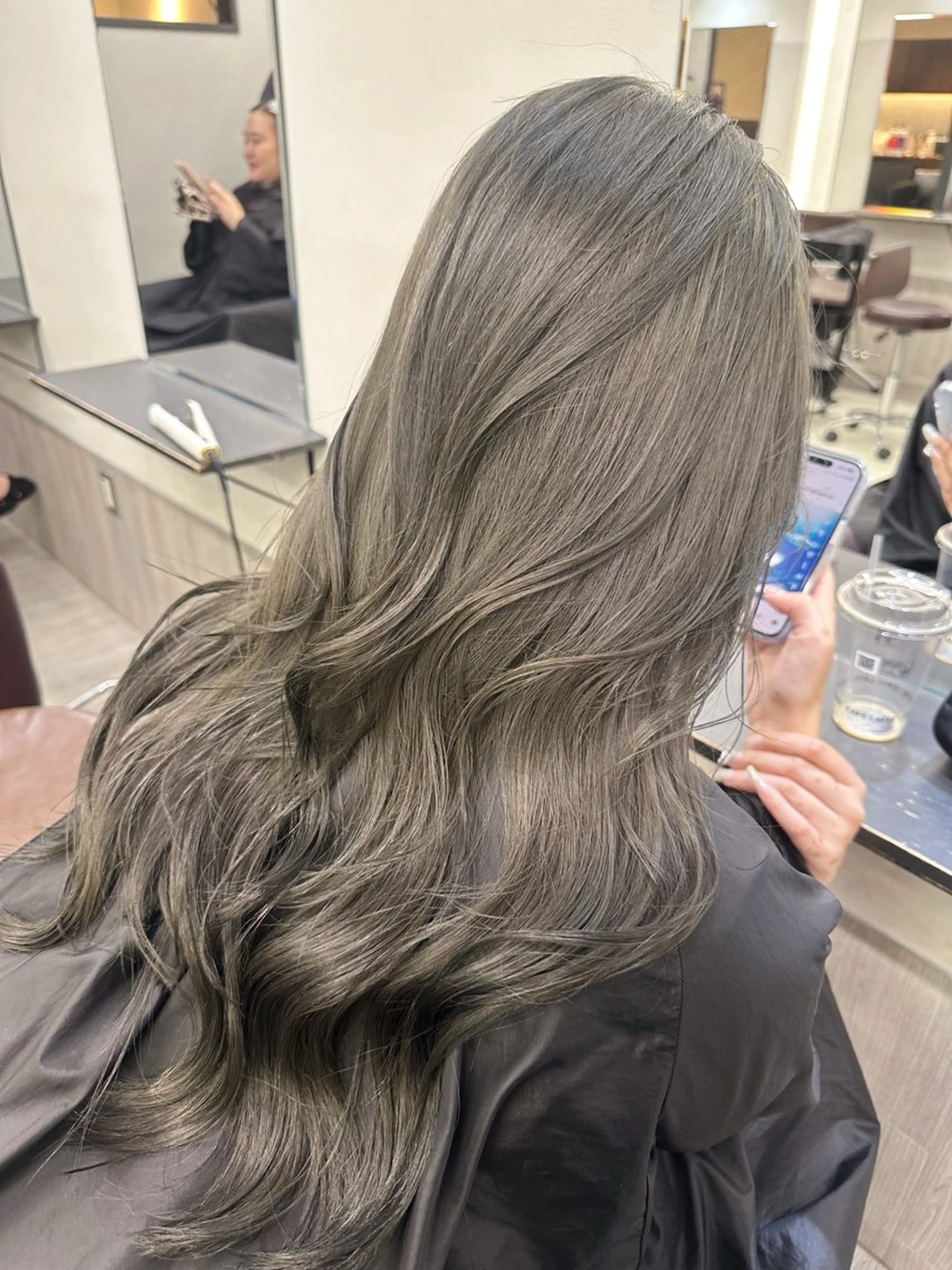 ロング カラー オリーブカラー ヘアカラー AiM エイム　韓国レイヤーのヘアスタイル