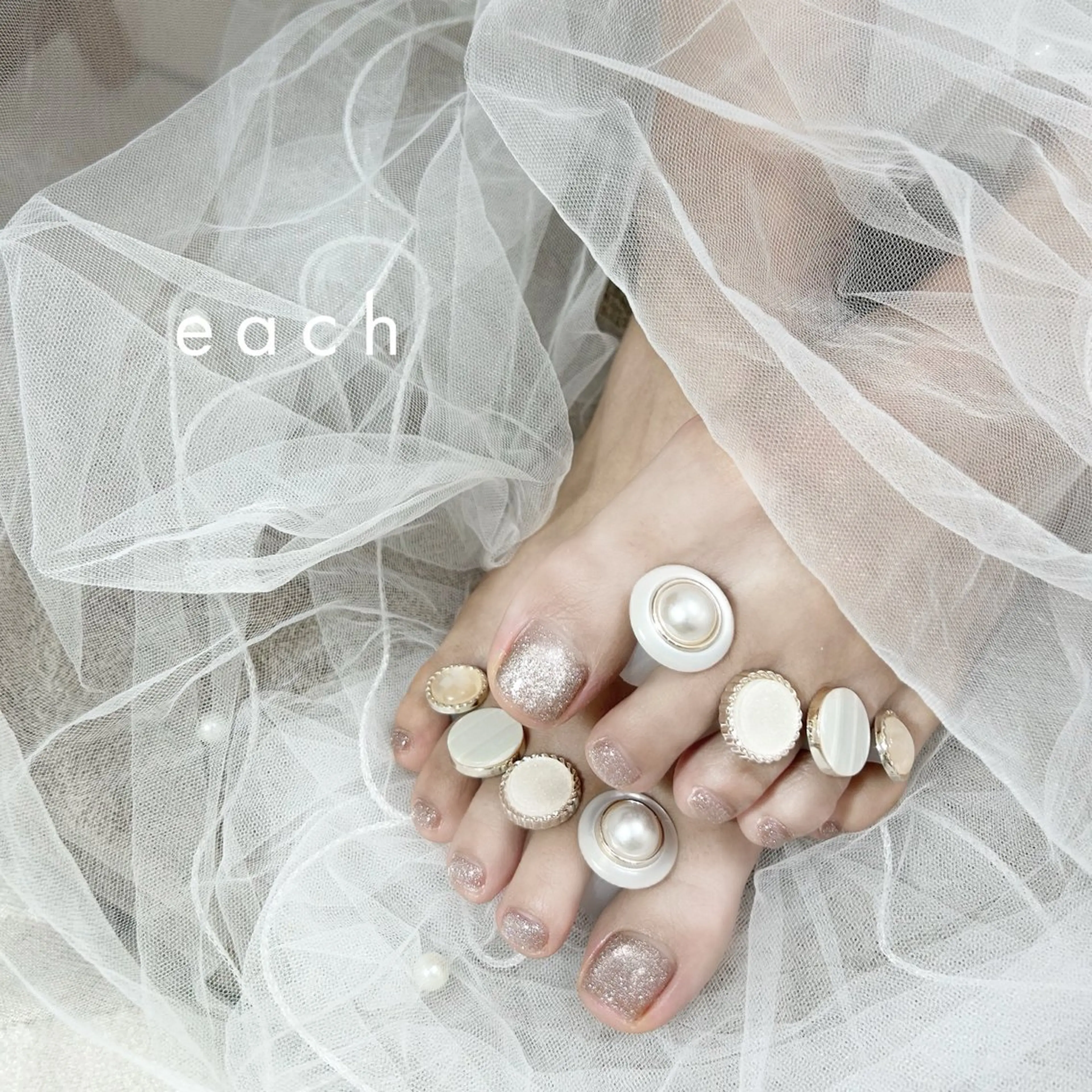 ネイル 𝒆𝒂𝒄𝒉 kanako 🕊のネイルデザイン