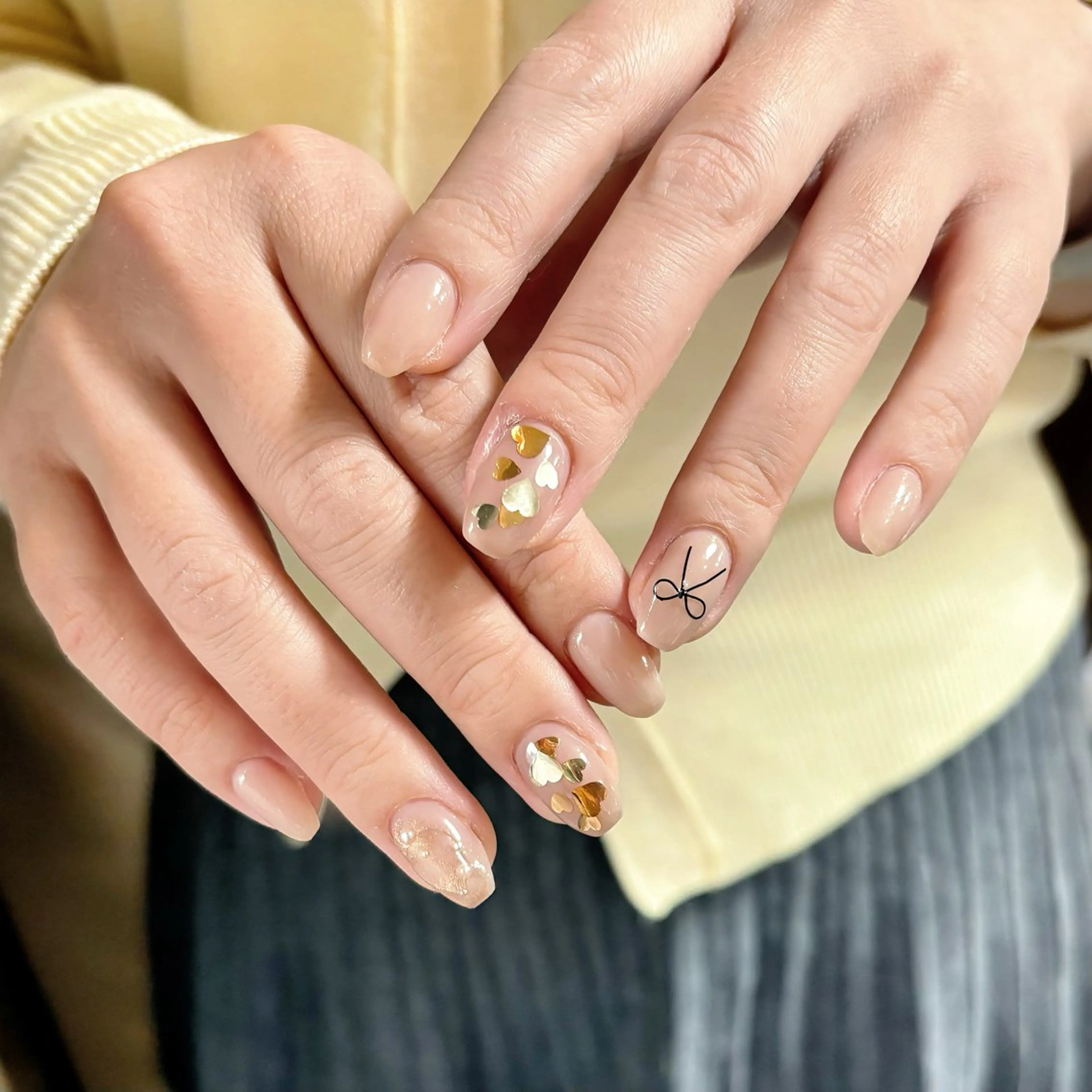 ネイル ブラウン ワンカラーネイル リボン シルバー ワンホンネイル ハンドネイル 🫧OPELIA NAIL渋谷🫧のネイルデザイン