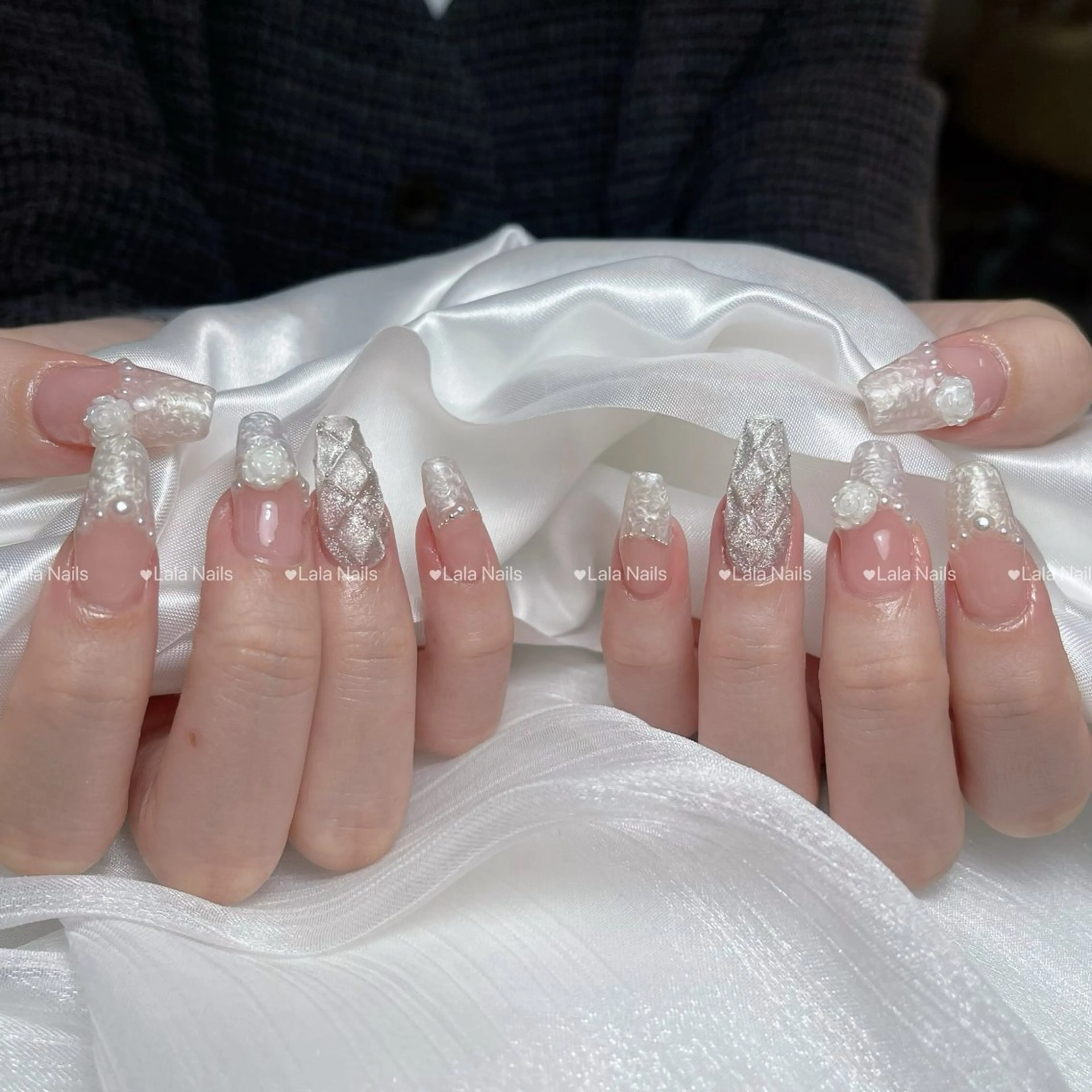 ネイル アートネイル 長さ出し フレンチネイル グラデーション キラキラネイル Lala Nails所属・Lala Nailsのネイルデザイン
