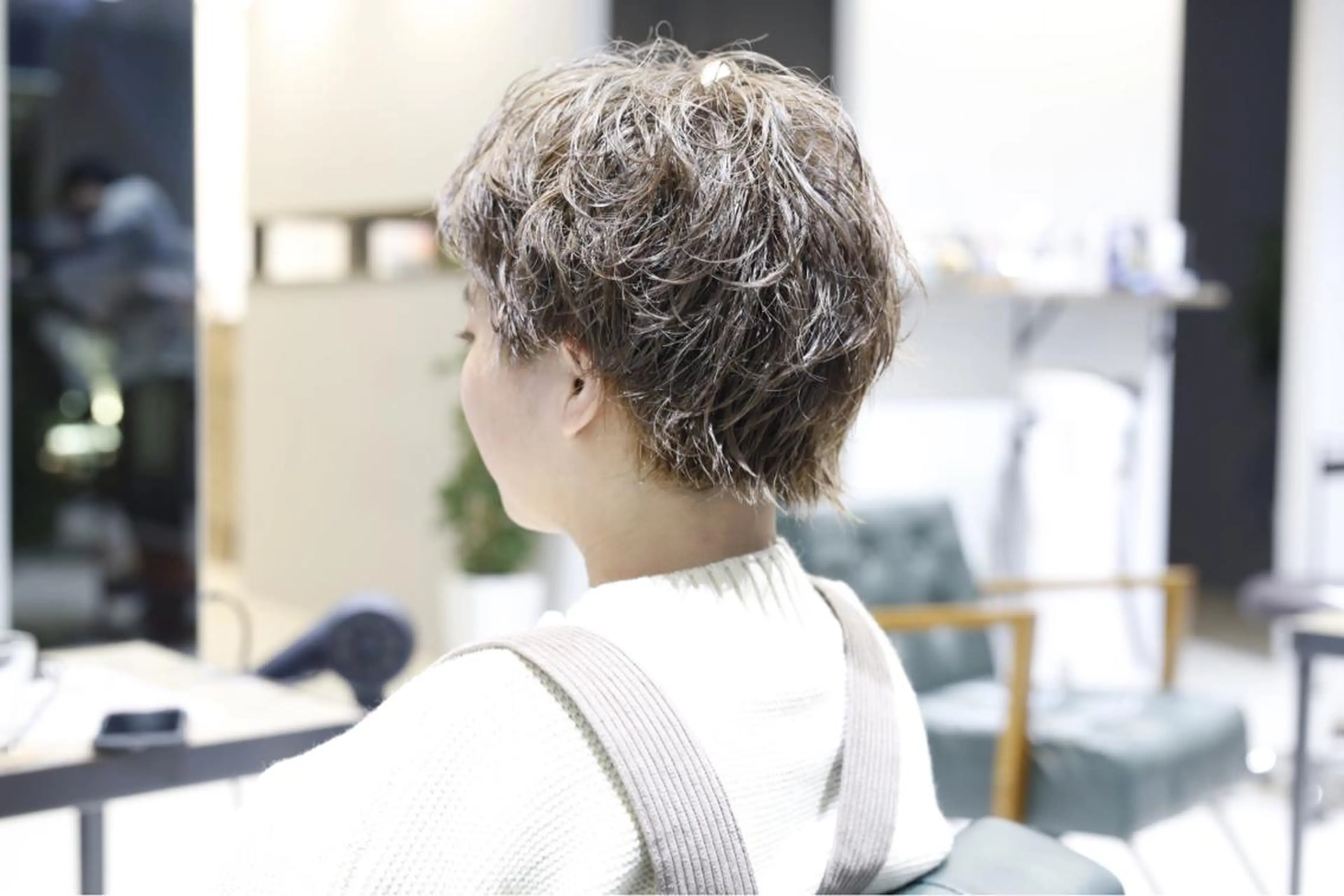 ショート カラー アッシュ ベージュカラー ショートヘア ill.所属・ill［イル］大須 ダブルカラー髪質改善のヘアスタイル
