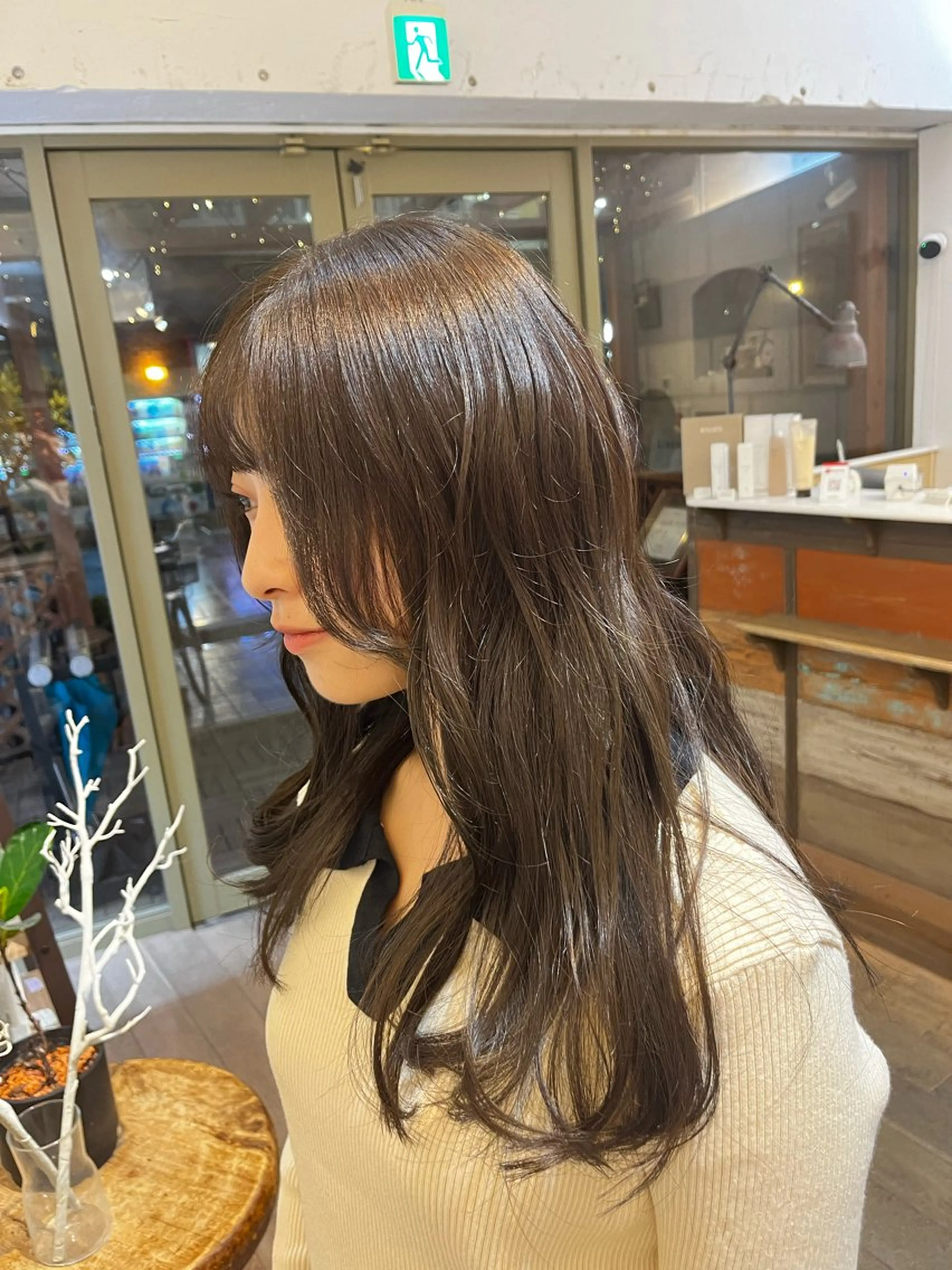 ロング カラー ブラウンカラー オリーブブラウン 顔周りカット 臺 佳連のヘアスタイル