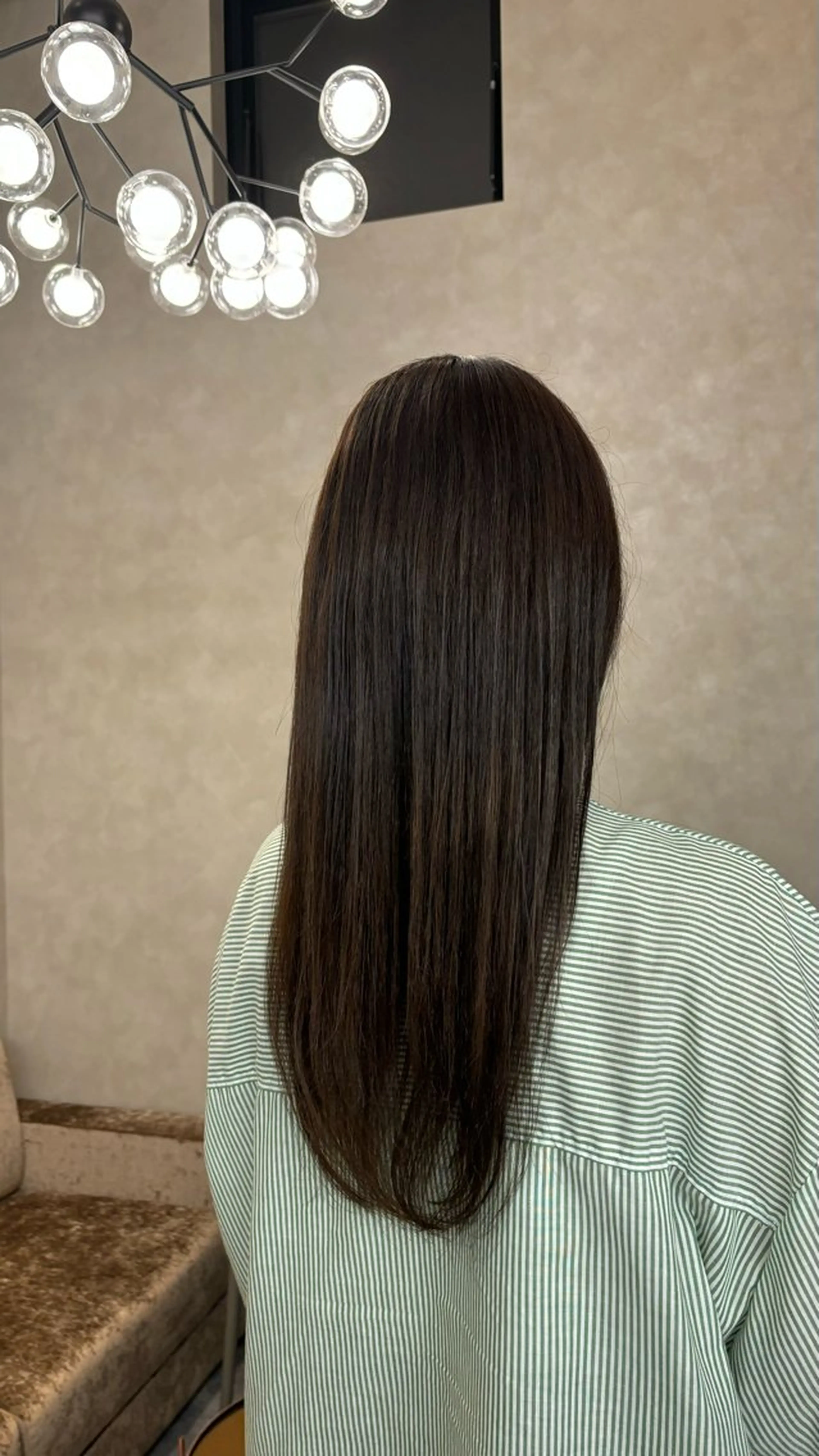 カラー ブリーチ オリーブカラー ワイズミ モモカのヘアスタイル