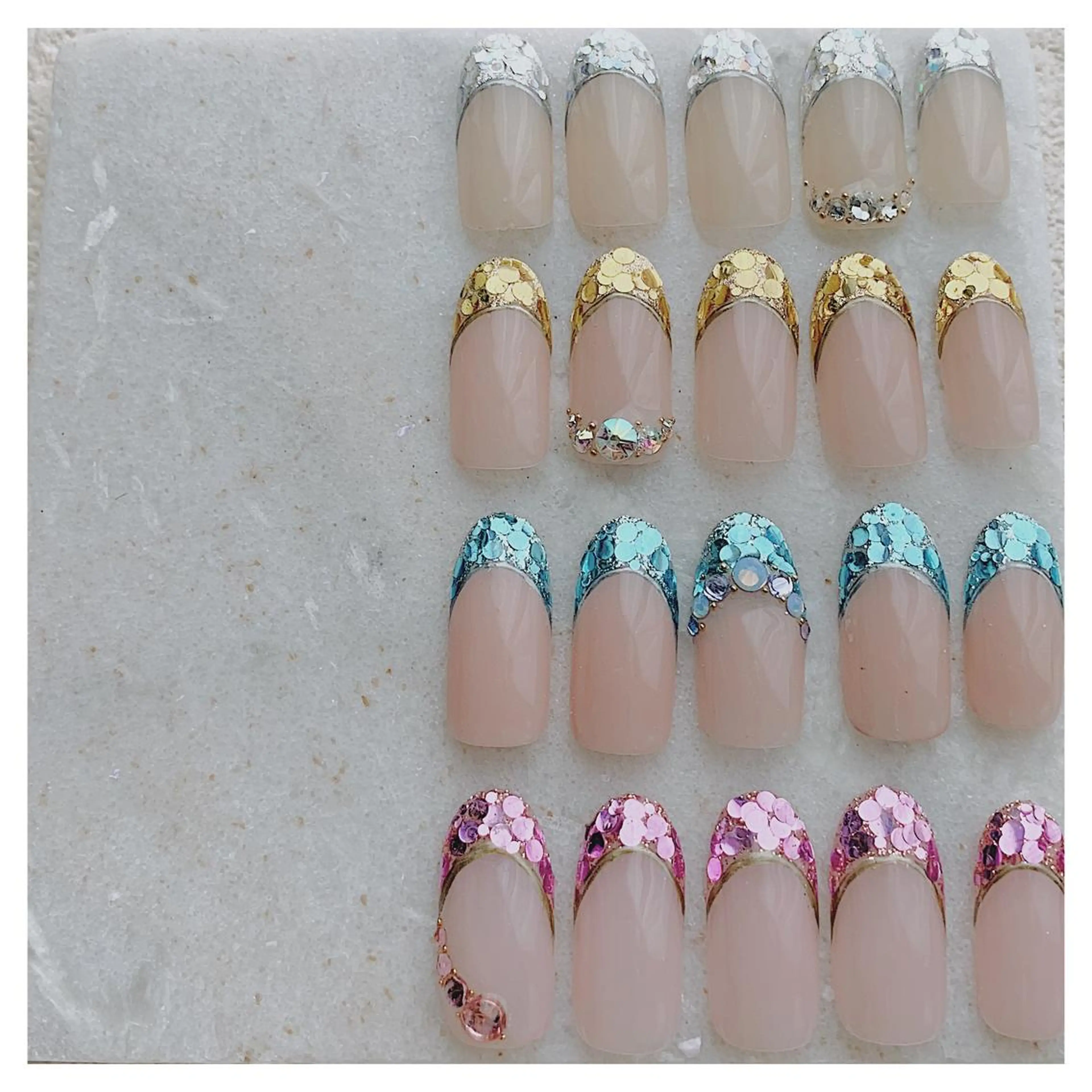 ネイル フレンチネイル キラキラネイル shi nail所属・KLEE NAIL クレーネイルのネイルデザイン