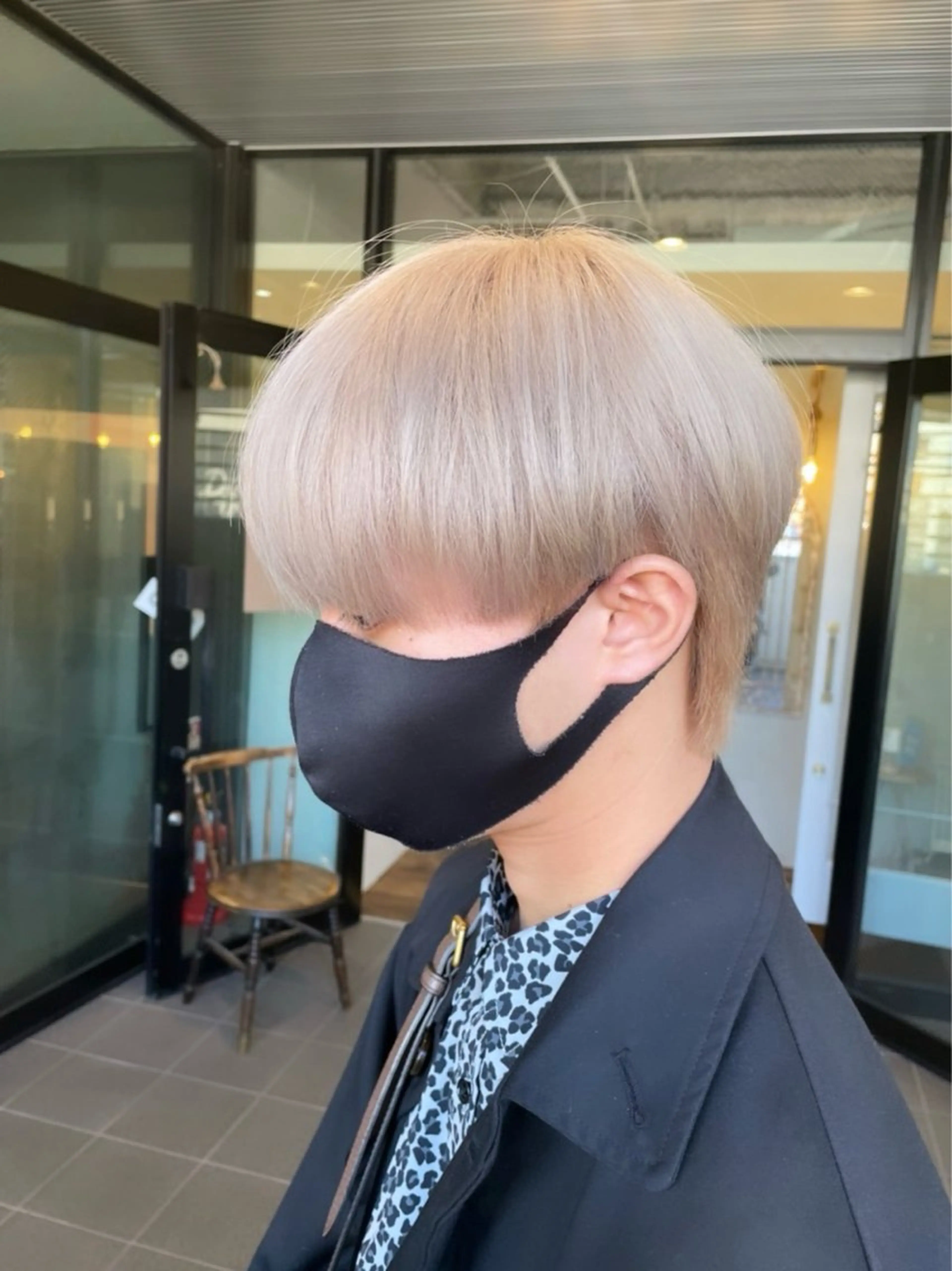 ミディアム カラー ベージュカラー ブリーチ ミルクティーベージュ カット ヘアカラー トリートメント ダウンパーマ/韓国 ヘア/ブリーチ/桑本のヘアスタイル