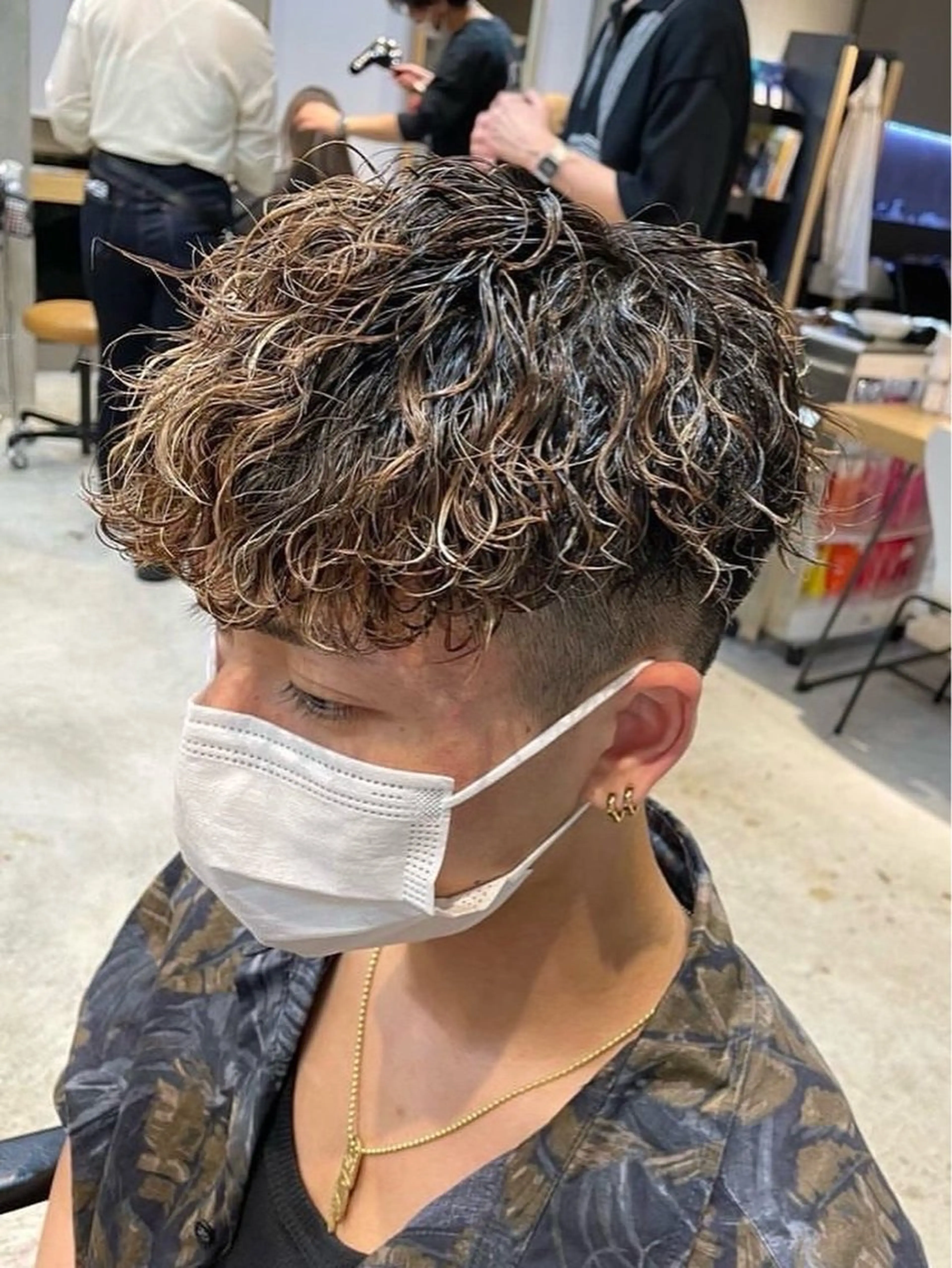 カット＋波巻きスパイラルパーマの写真