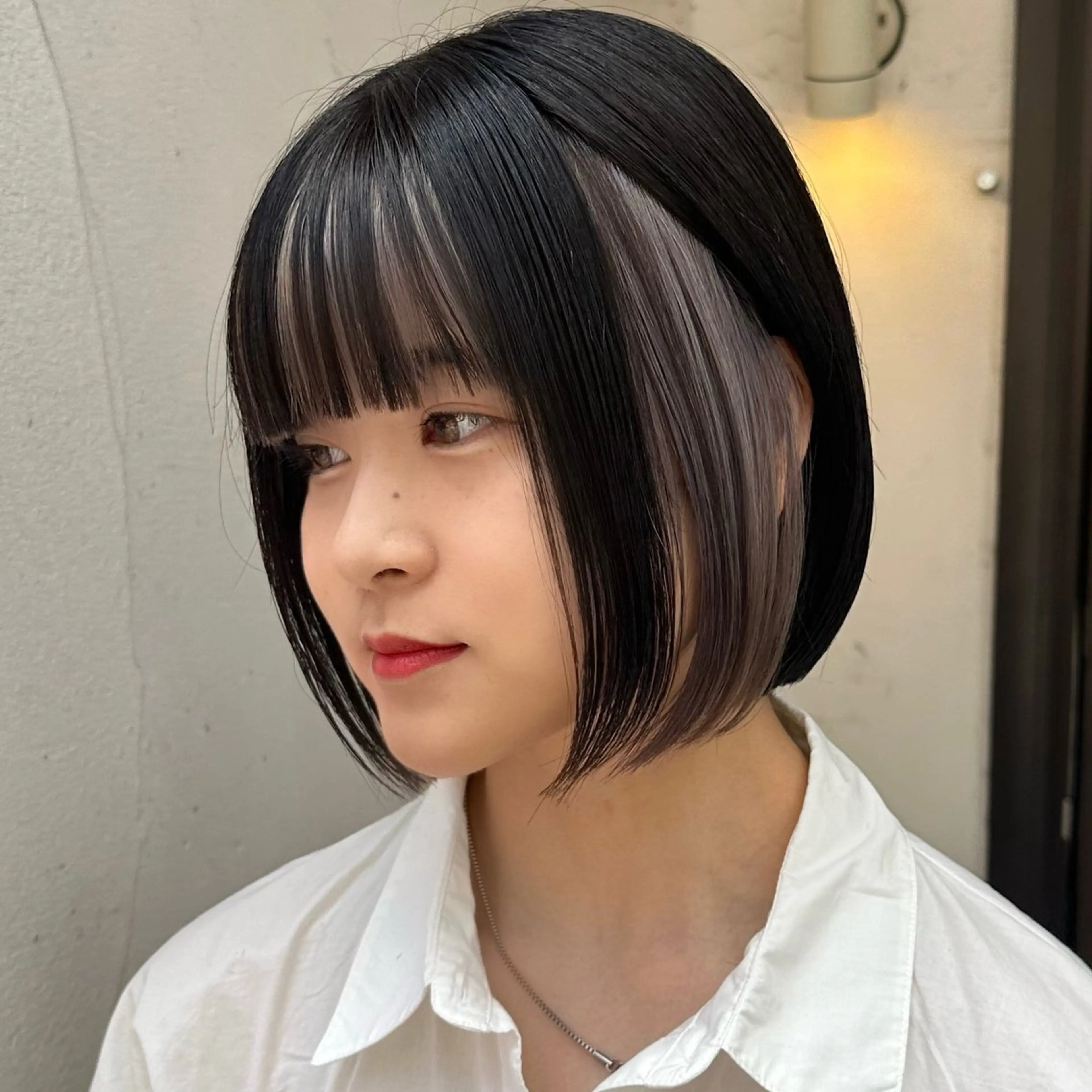 ショート カラー ブリーチ ケアブリーチ インナーカラー シルバー ホワイトシルバー カット ヘアカラー トリートメント インナーカラー/レイ ヤーカット♡/マキシのヘアスタイル