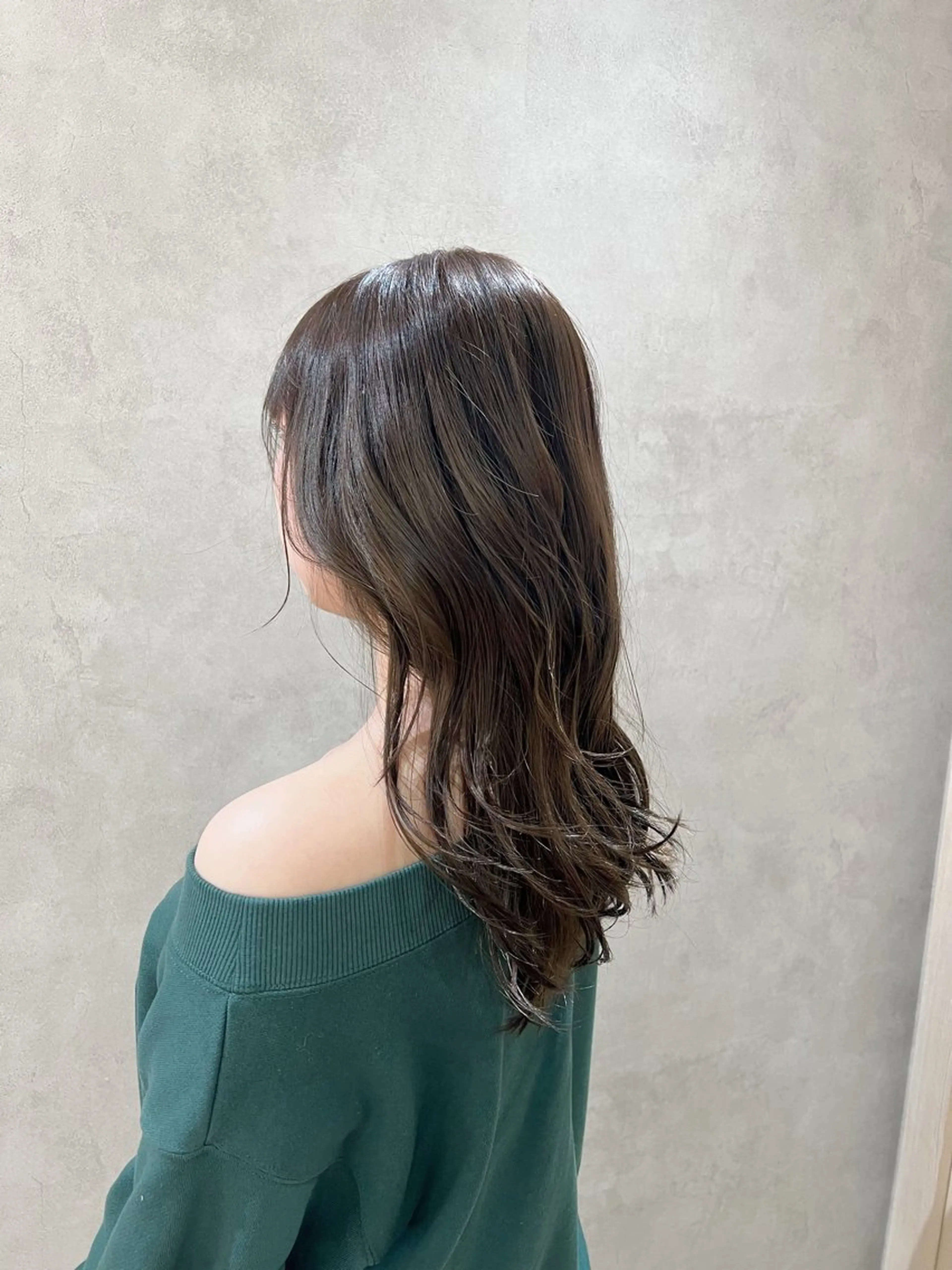 ミディアム カラー アッシュ アッシュブラウン ブラウンカラー 顔周りカット レイヤーカット 茂木 未海のヘアスタイル