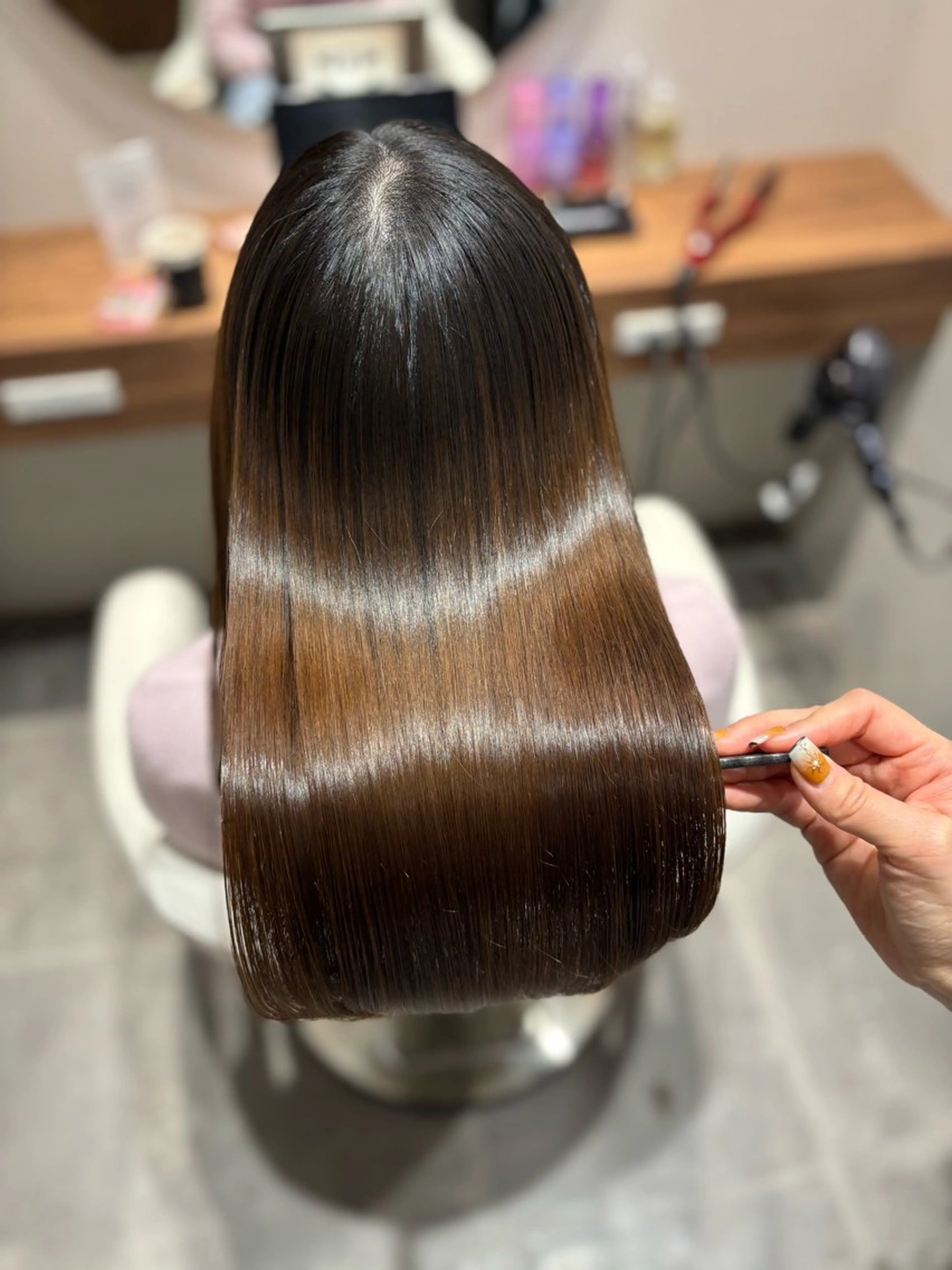 ミディアム カット 縮毛矯正 トリートメント 美髪ヘア 🤍erikaのヘアスタイル