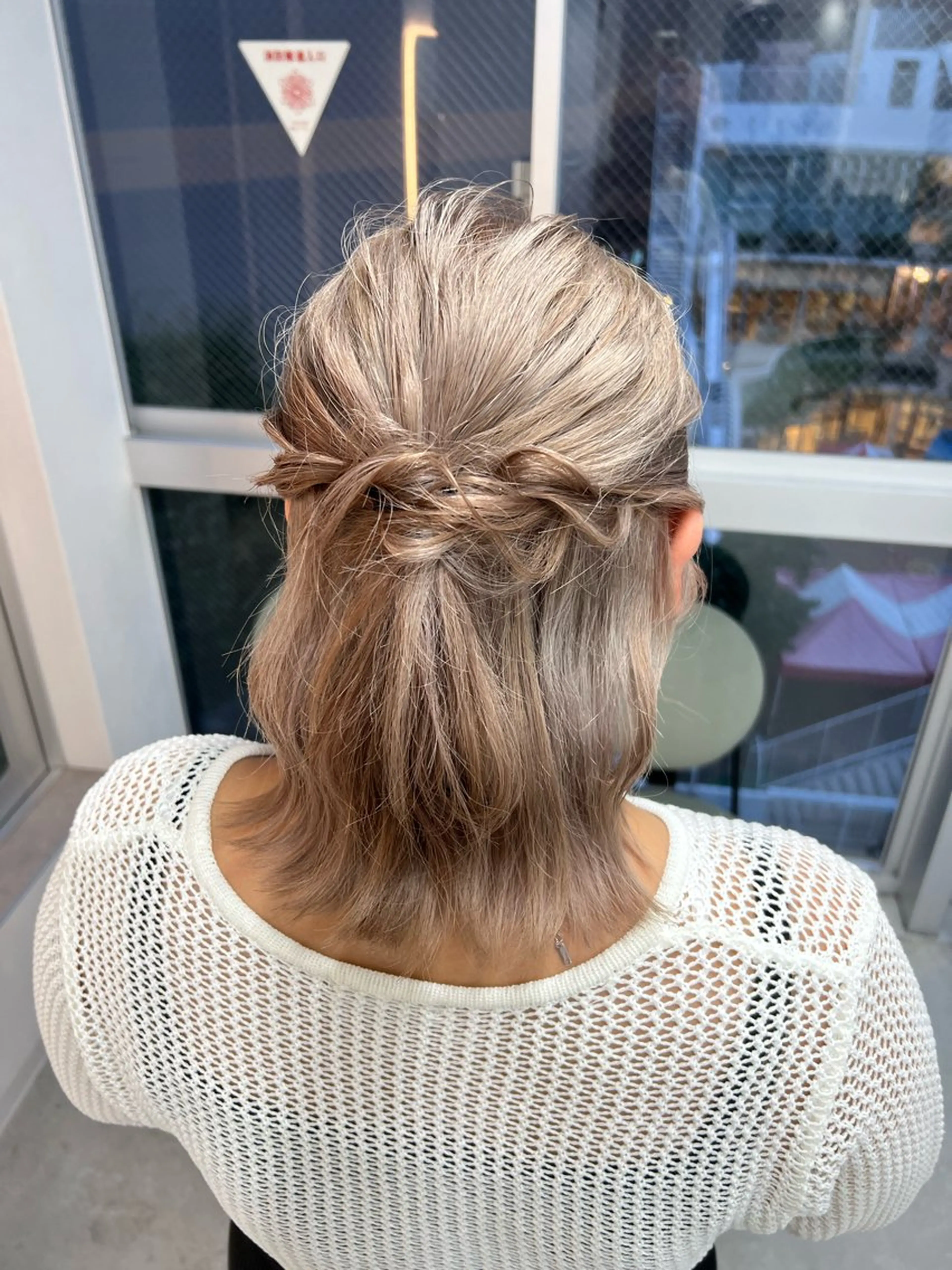 ミディアム ヘアカラー maya レイヤーカットのヘアスタイル