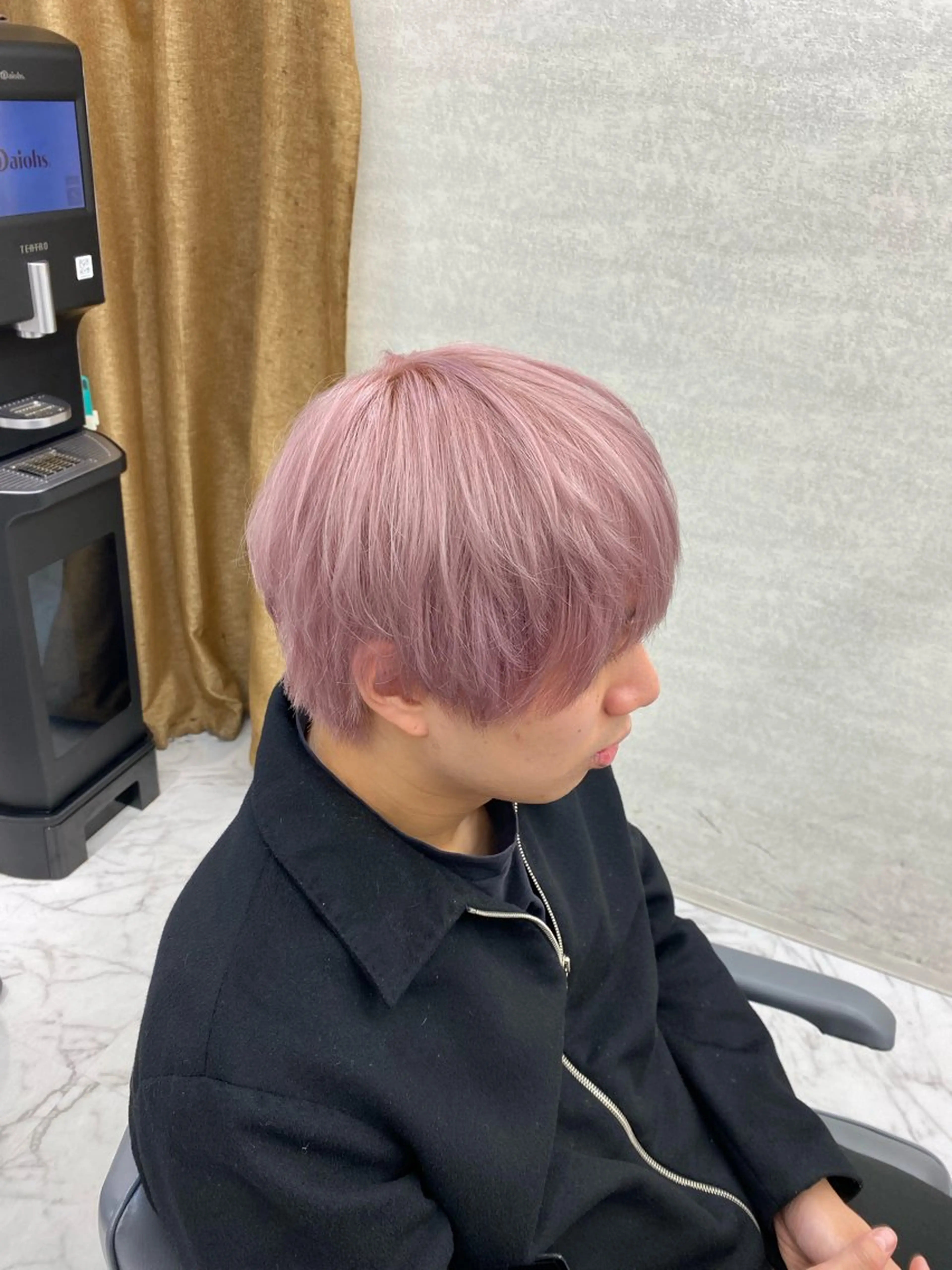ショート メンズ メンズブリーチ カット ヘアカラー トリートメント youres hair 新宿3丁目店所属・💎髪質改善✖︎ ハイトーン💎柴田のヘアスタイル