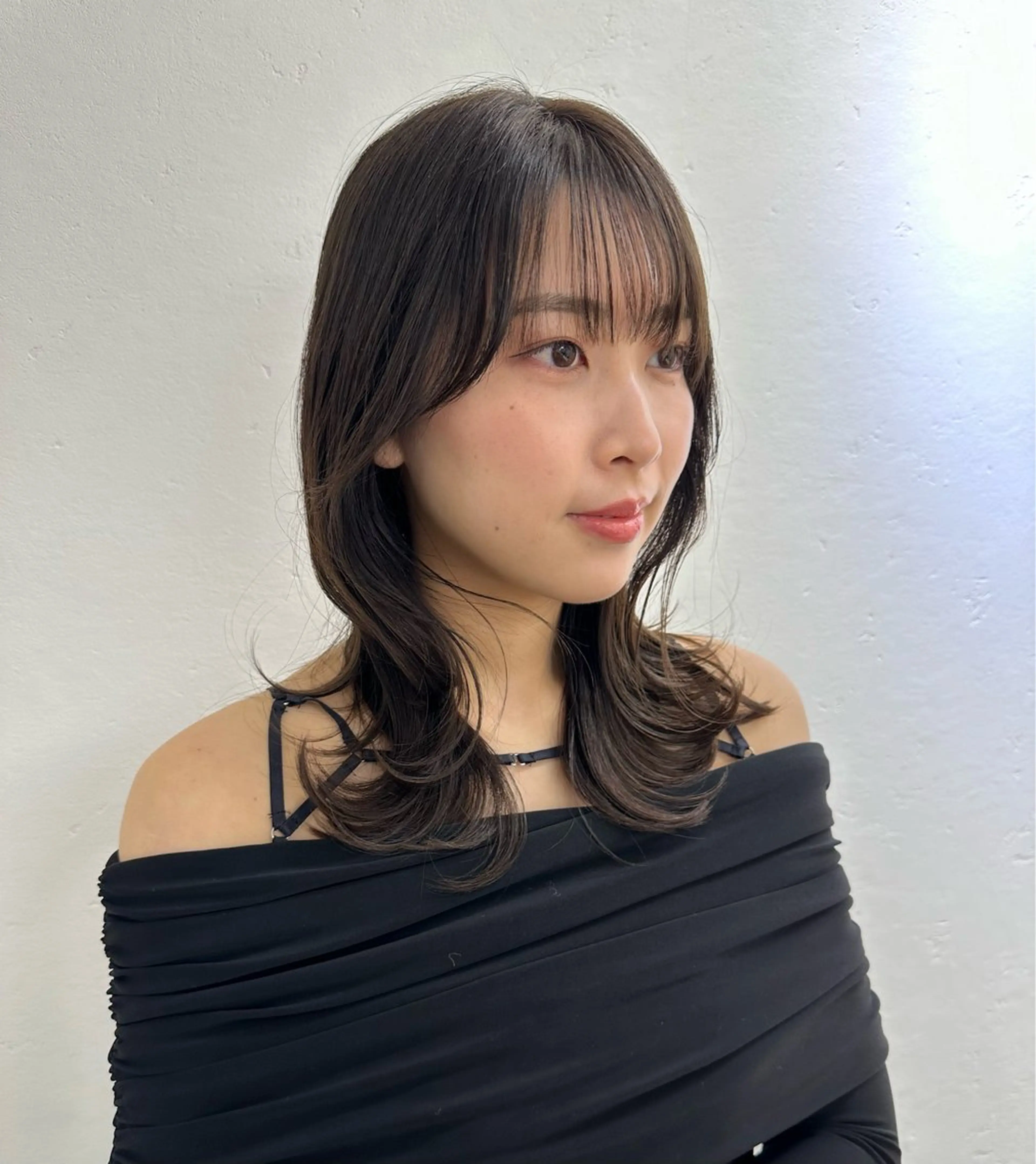 セミロング レイヤー 顔周り グレージュ/添田晃基のヘアスタイル