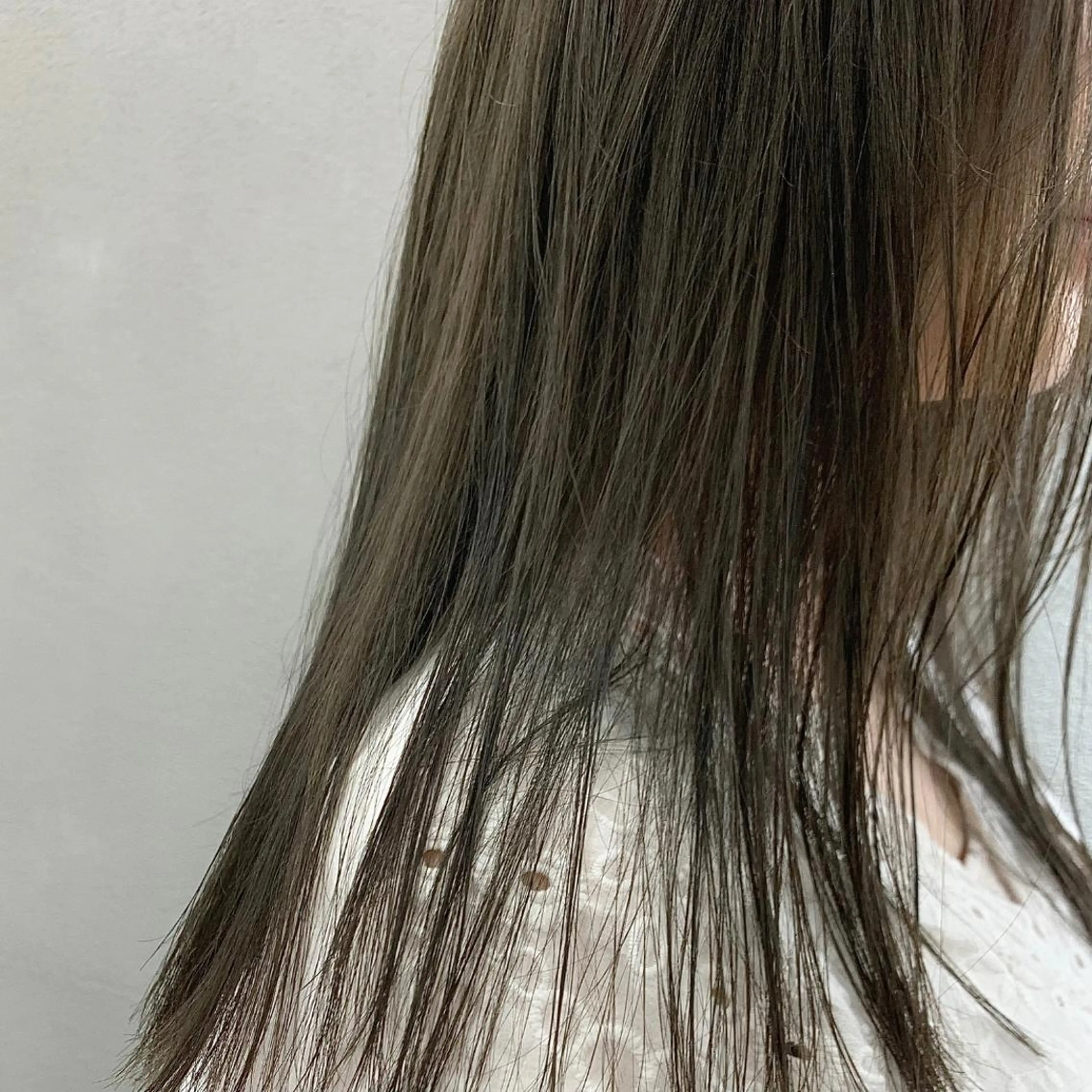 セミロング カラー グレージュ カーキグレージュ カット ヘアカラー トリートメント お顔まわりカット🌱 emo.村松泉綺のヘアスタイル