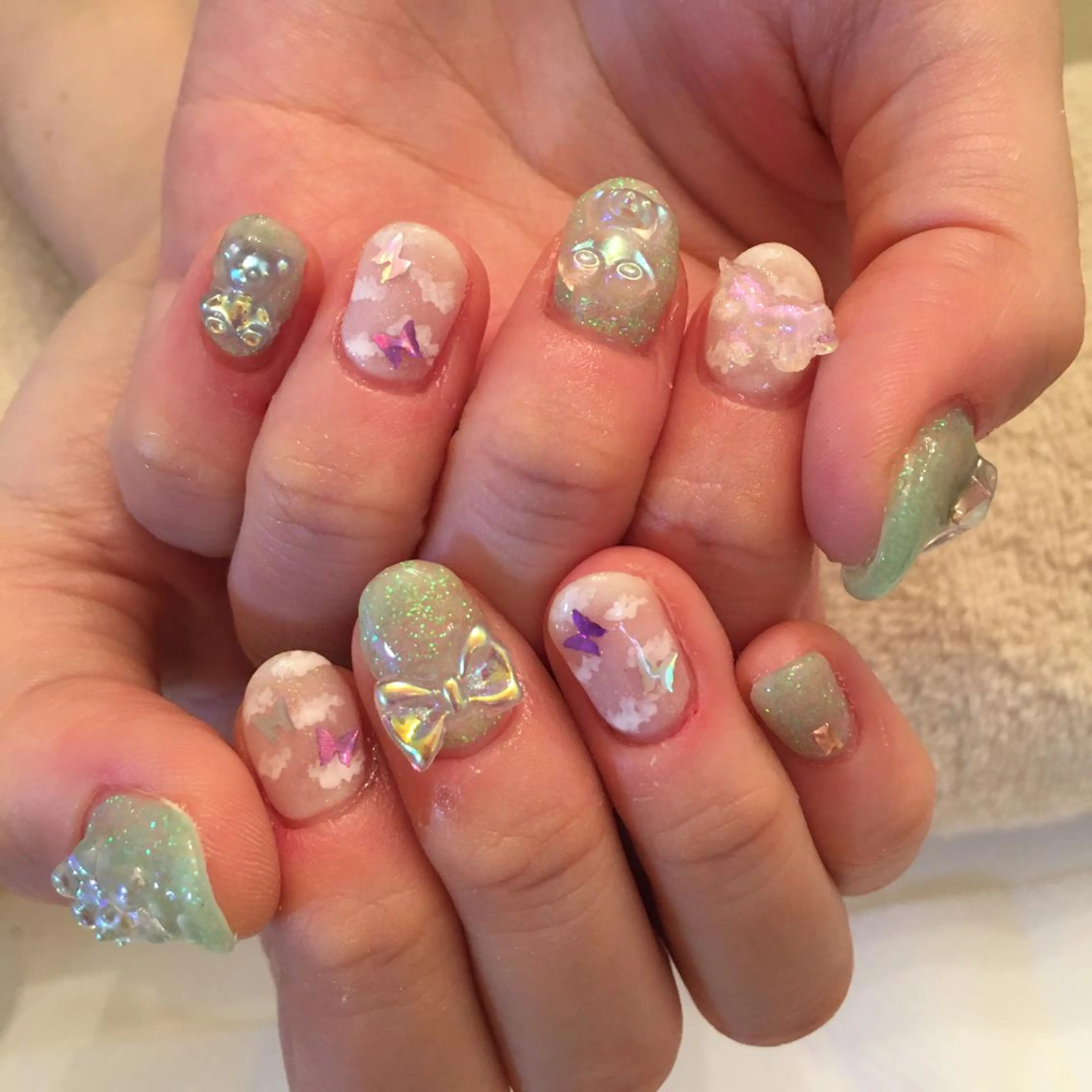 ネイル オーロラネイル キラキラネイル リボン ネイルサロン ショコラのネイルデザイン