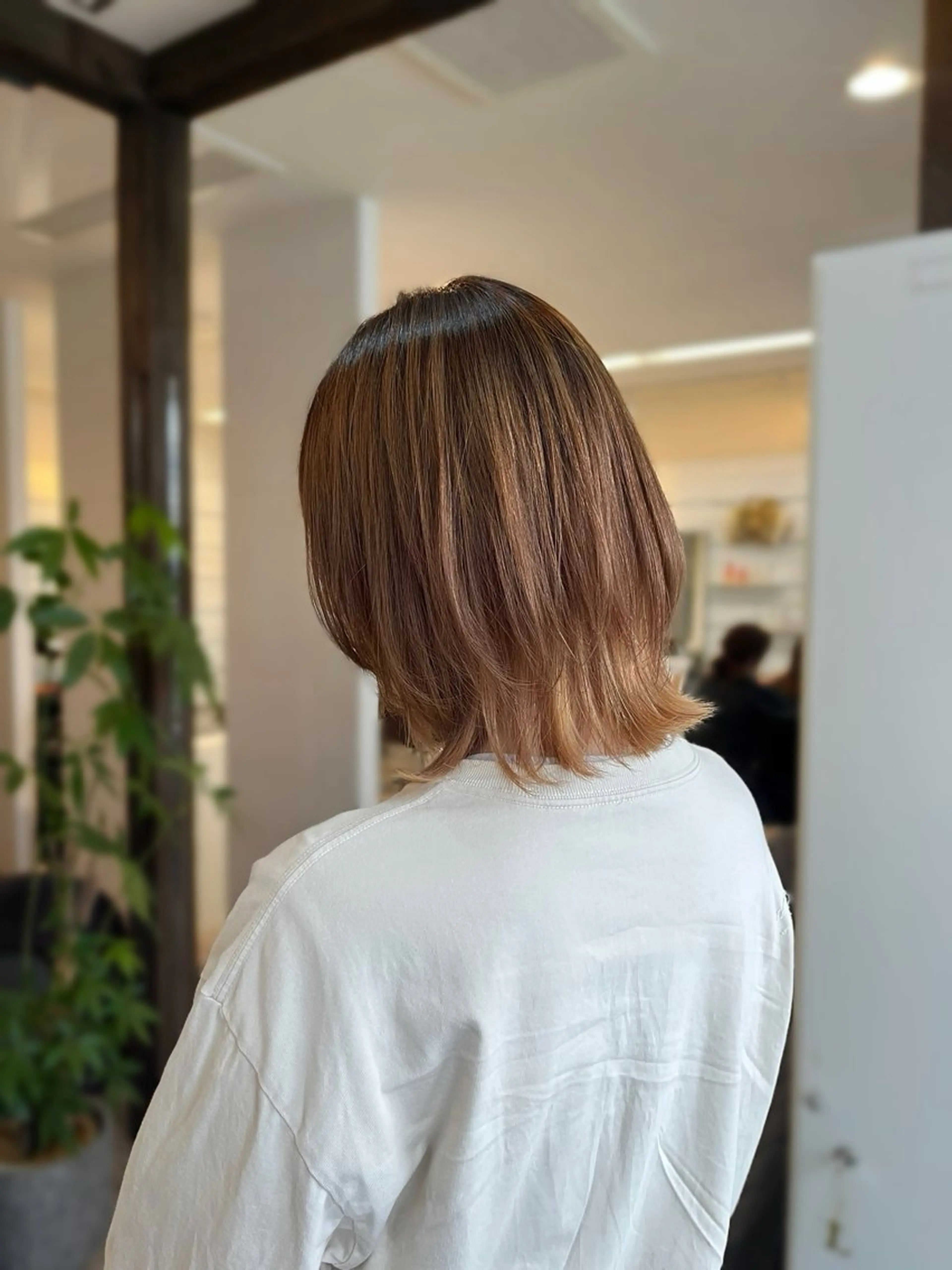 ミディアム 松島 綾子のヘアスタイル