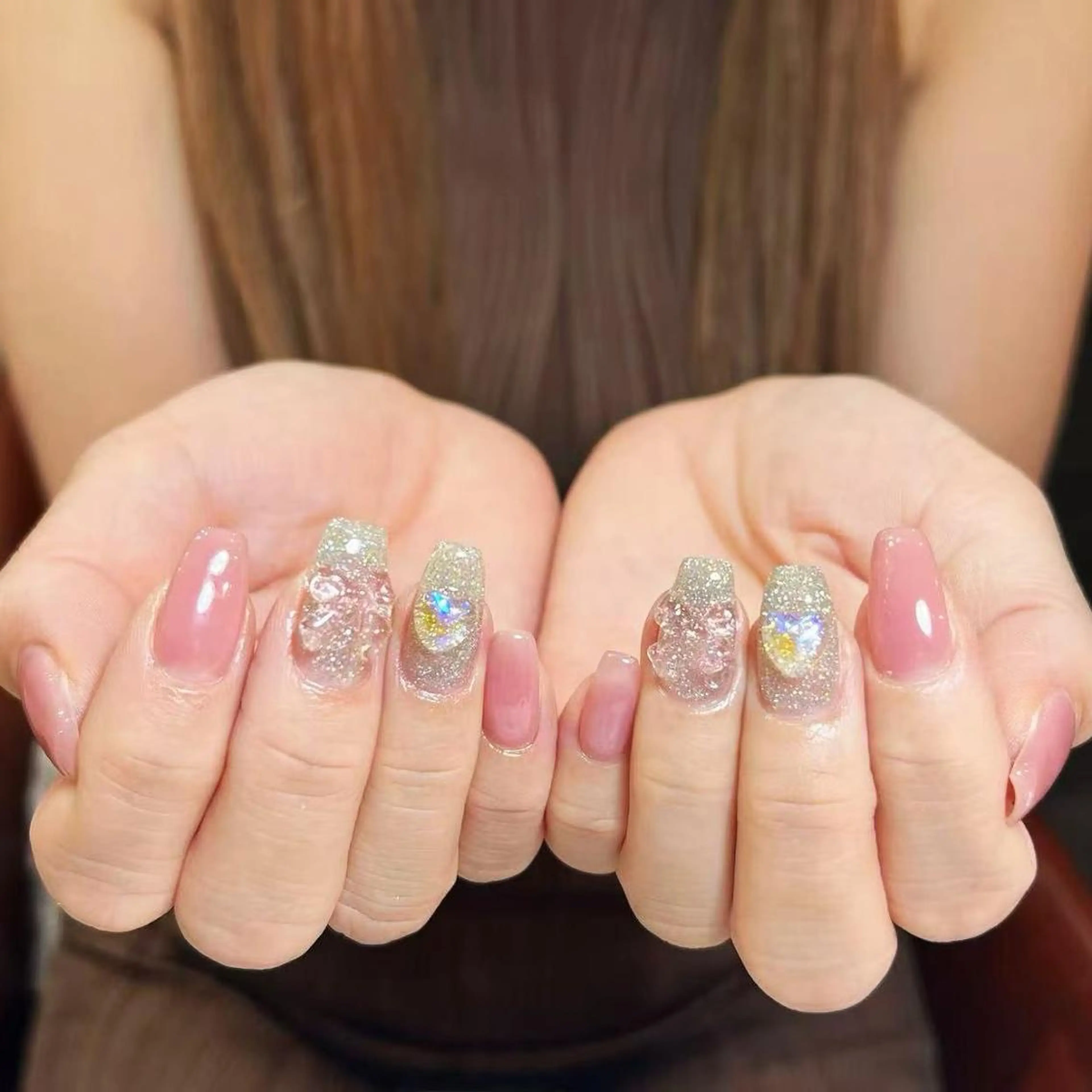 ネイル アートネイル オーロラネイル ガーリー キラキラネイル 韓国ネイル ハンドネイル ハンドケア DIAMOND 💅のネイルデザイン