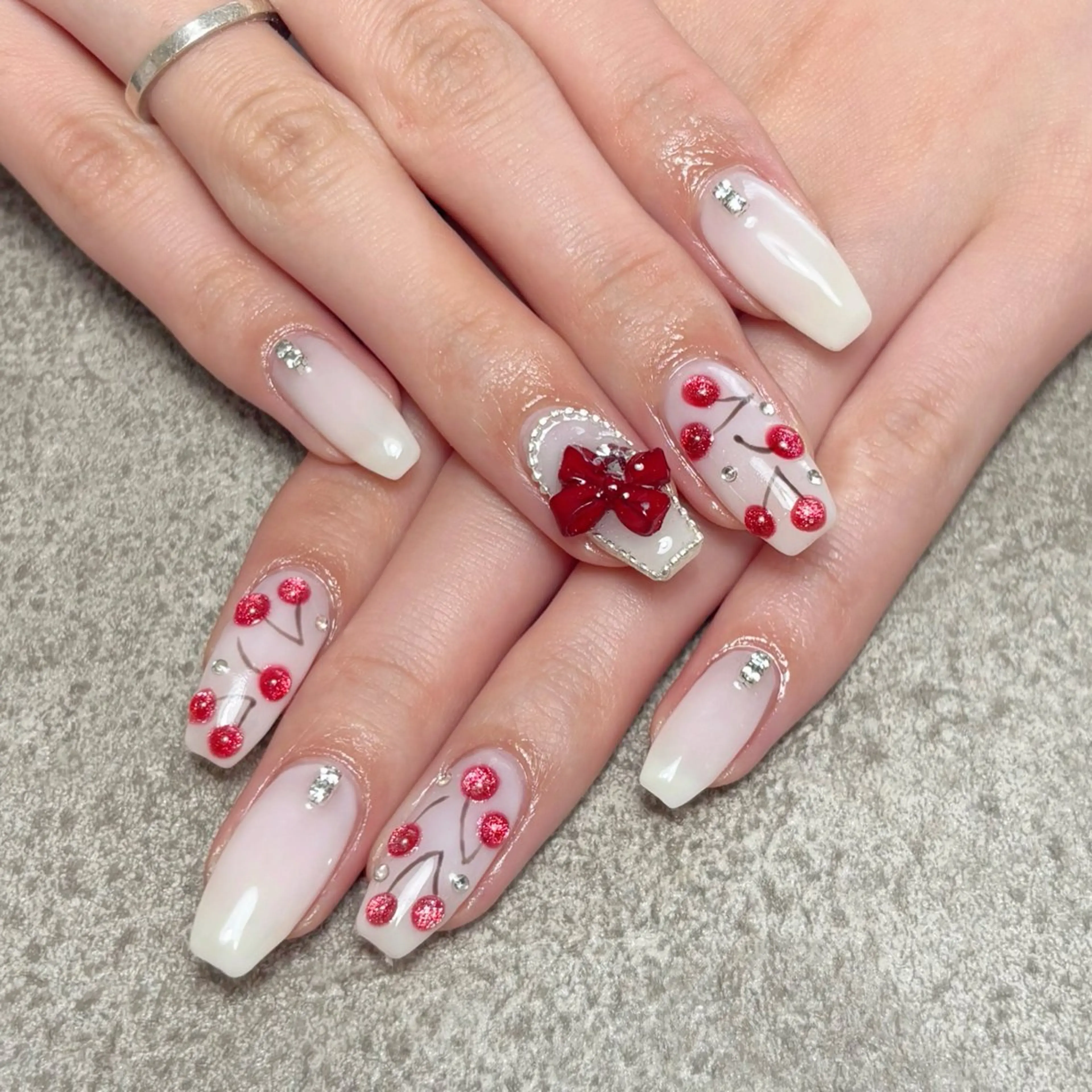 ネイル ハンドネイル nailroom DIASOMNIAのネイルデザイン