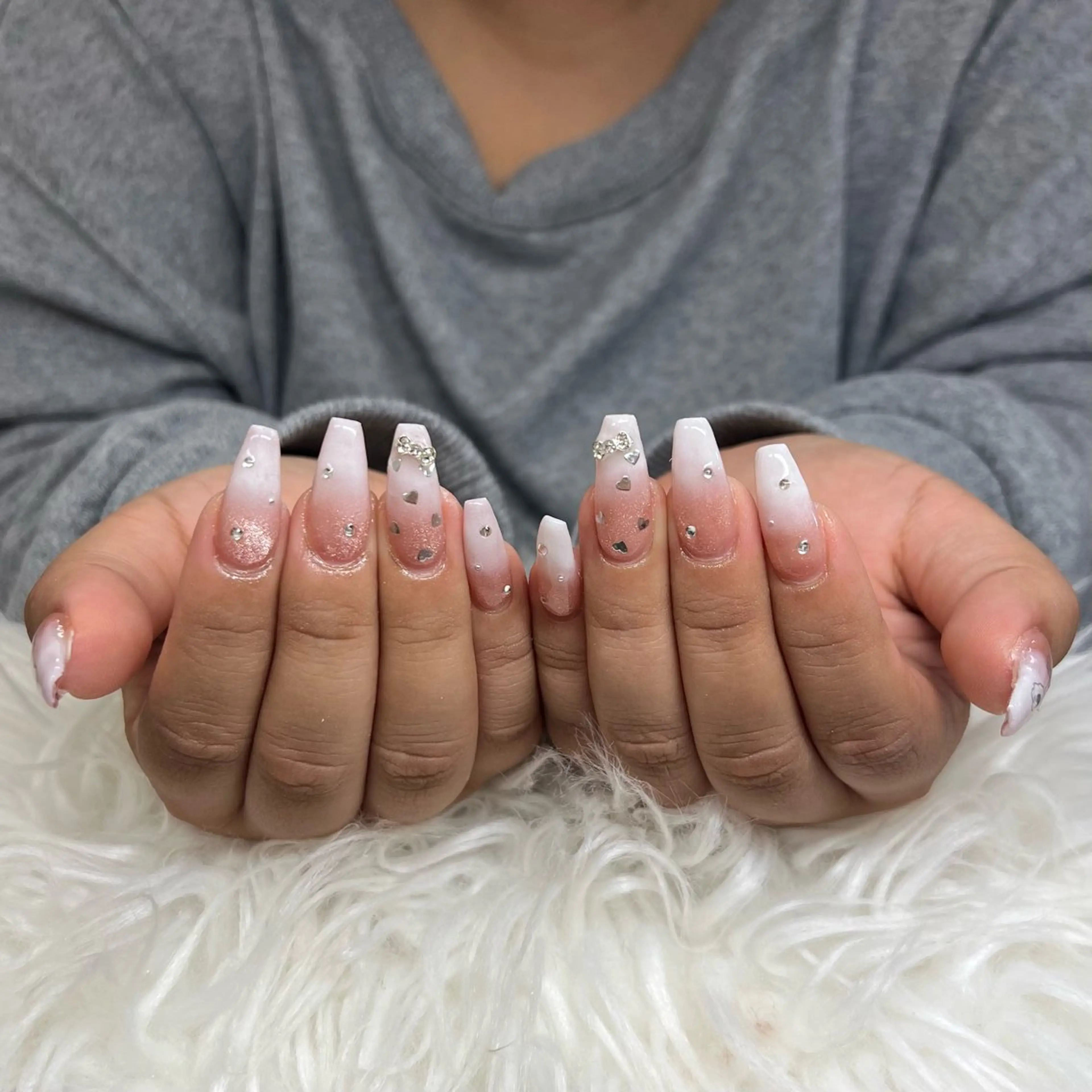 ネイル チークネイル 長さ出し フレンチネイル ジェルネイル ガラスフレンチ ハンドネイル anh nail anne🤍のネイルデザイン