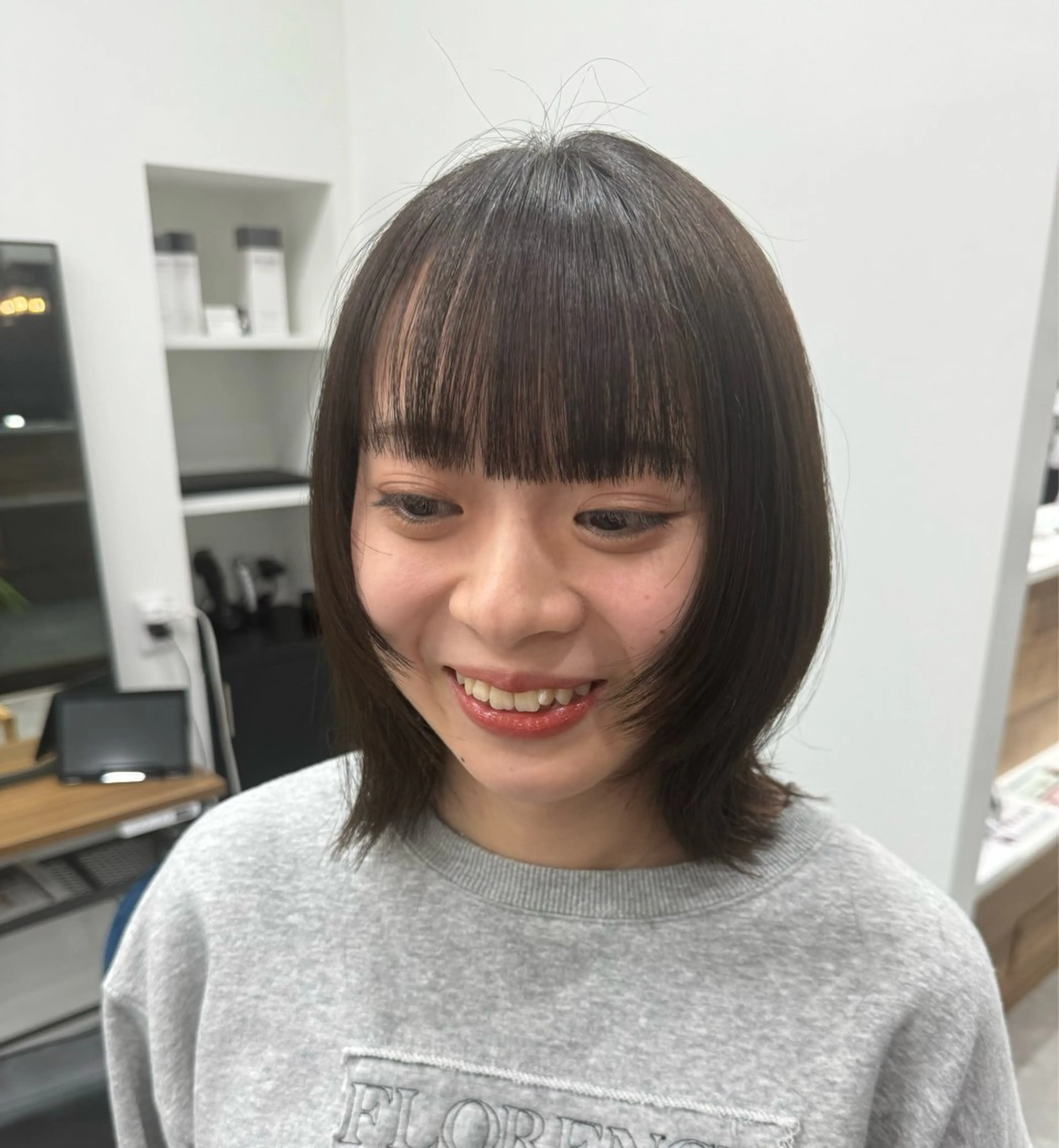 ミディアム カラー ベージュカラー オリーブベージュ レイヤーカット 𝘀𝗮𝗲/柏の葉 / パーマモデルのヘアスタイル