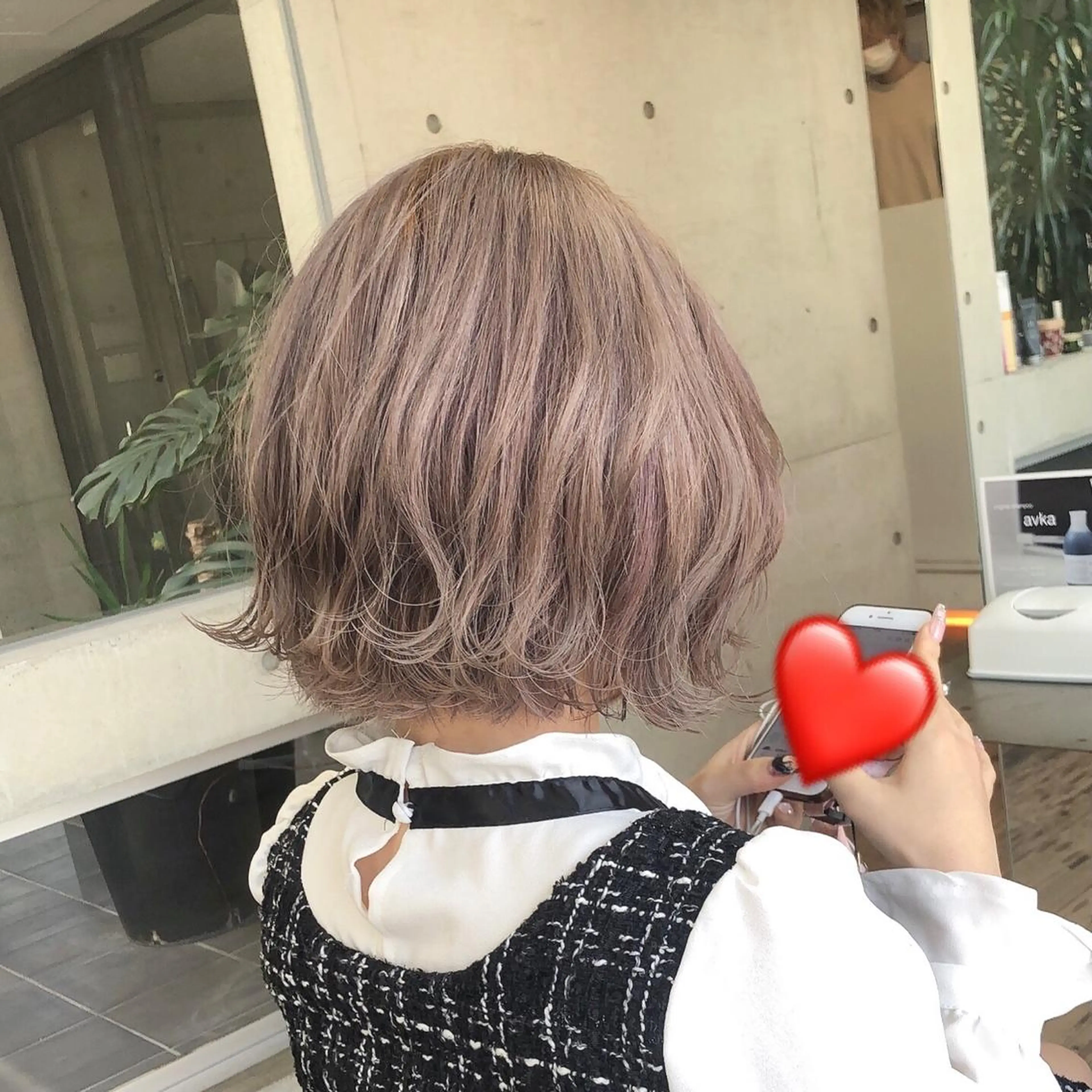 ショート カラー ベージュカラー ピンクカラー ピンクベージュ nagisa /縮毛矯正のヘアスタイル