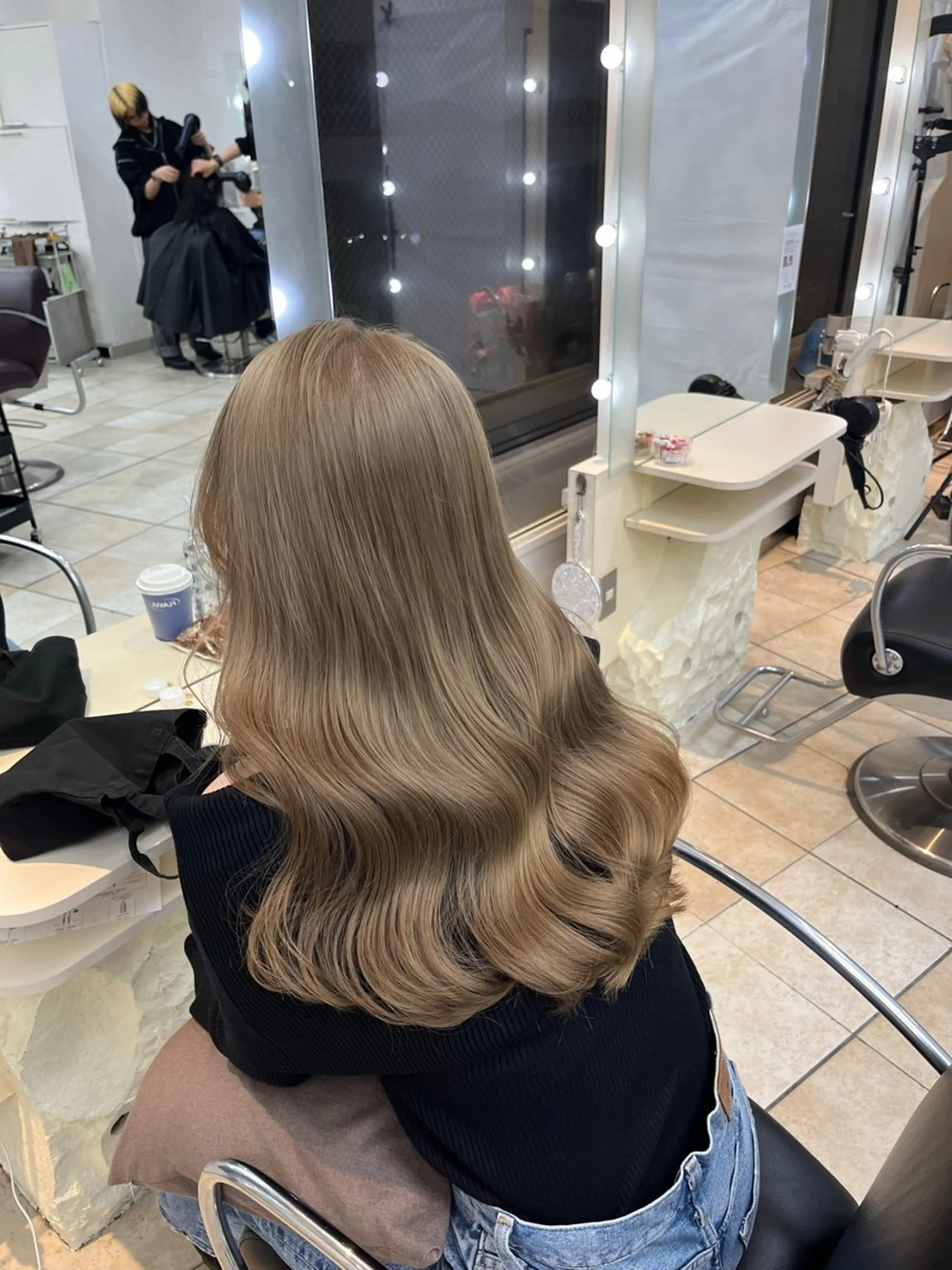 ロング カラー ベージュカラー ハイトーンカラー ホワイトベージュ ヘアカラー トリートメント MITSUKI🤍 モテ髪×韓国レイヤーのヘアスタイル
