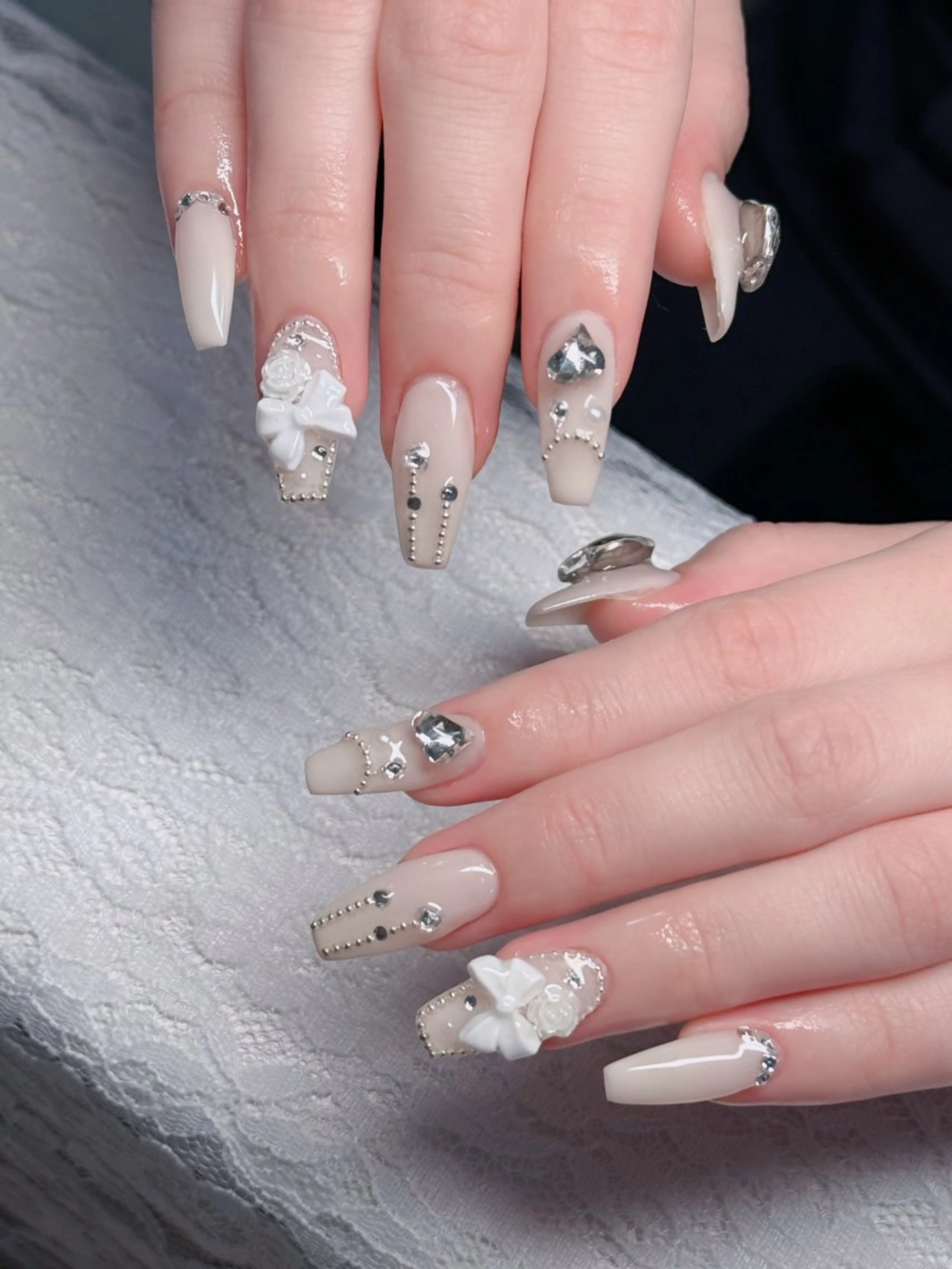ネイル オーロラネイル フレンチネイル ジェルネイル ハロウィン キラキラネイル H.baby Nail Salon所属・H.baby Nail Salonのネイルデザイン