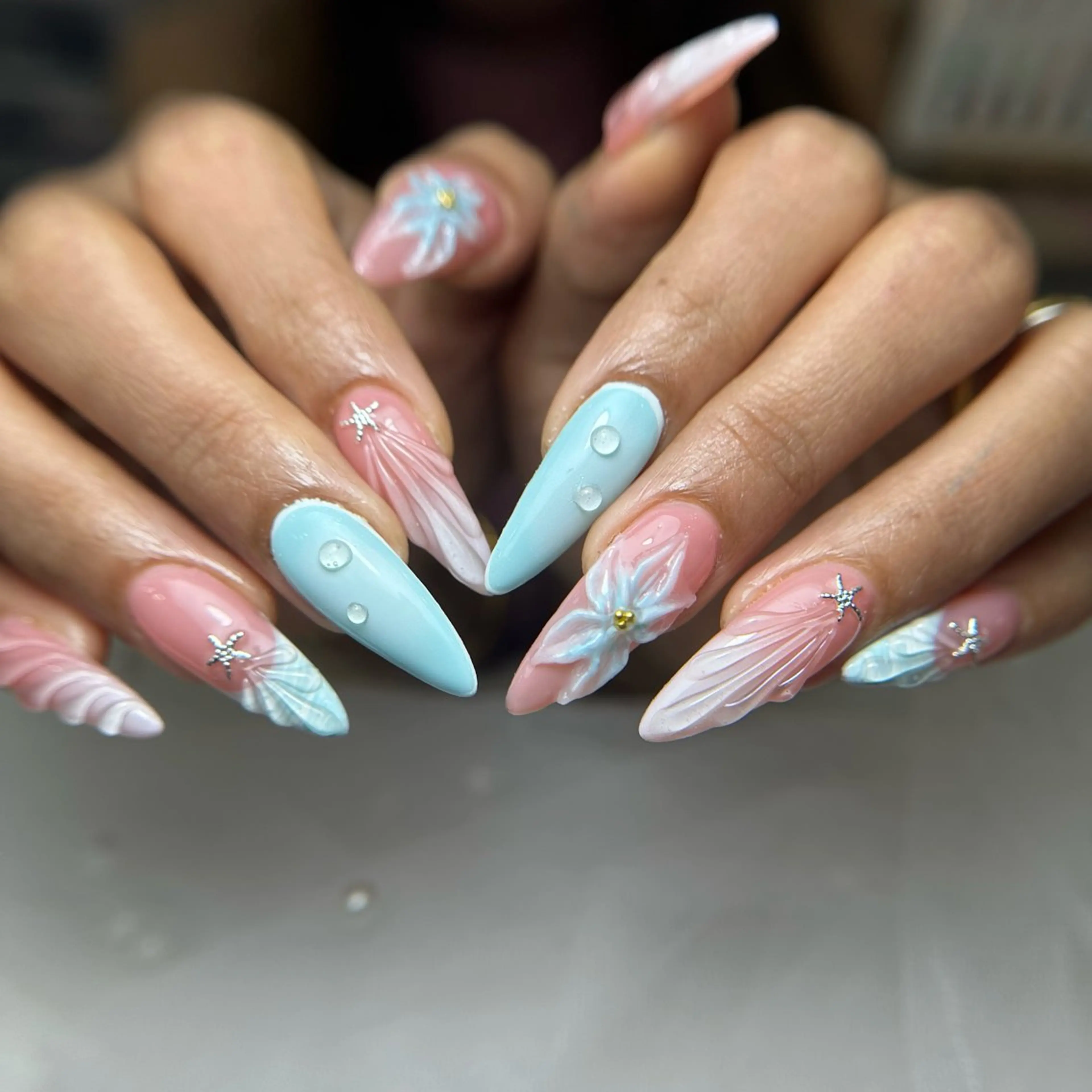ネイル フレンチネイル グラデーション 韓国ネイル マグネットネイル シンプルネイル ハンドネイル CoMo Nail Studio所属・CoMo Nailのネイルデザイン