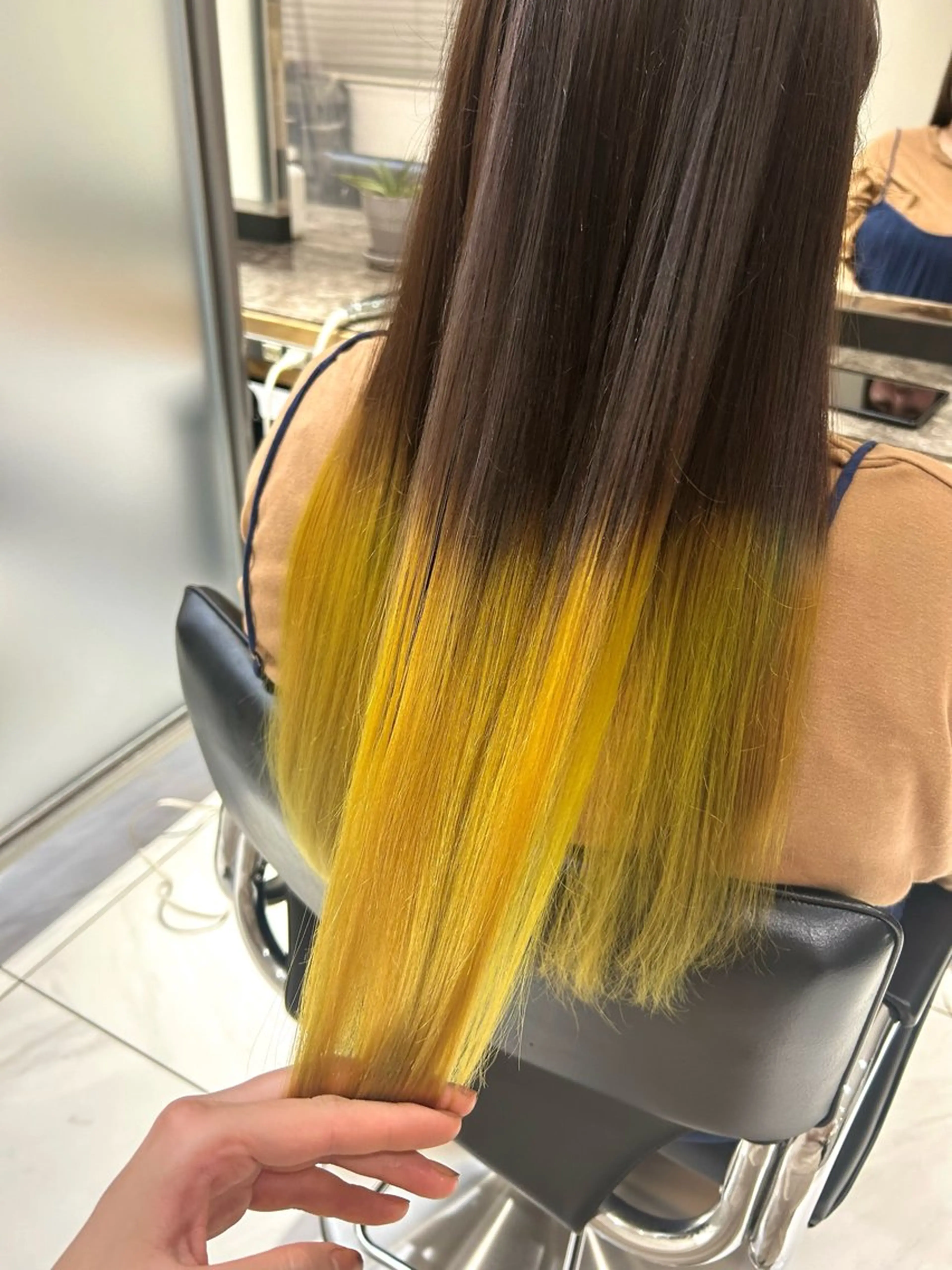 ロング カラー ブリーチ イエローカラー カット ヘアカラー トリートメント 艶カラー/レイヤー 🦋AKARI🦋のヘアスタイル