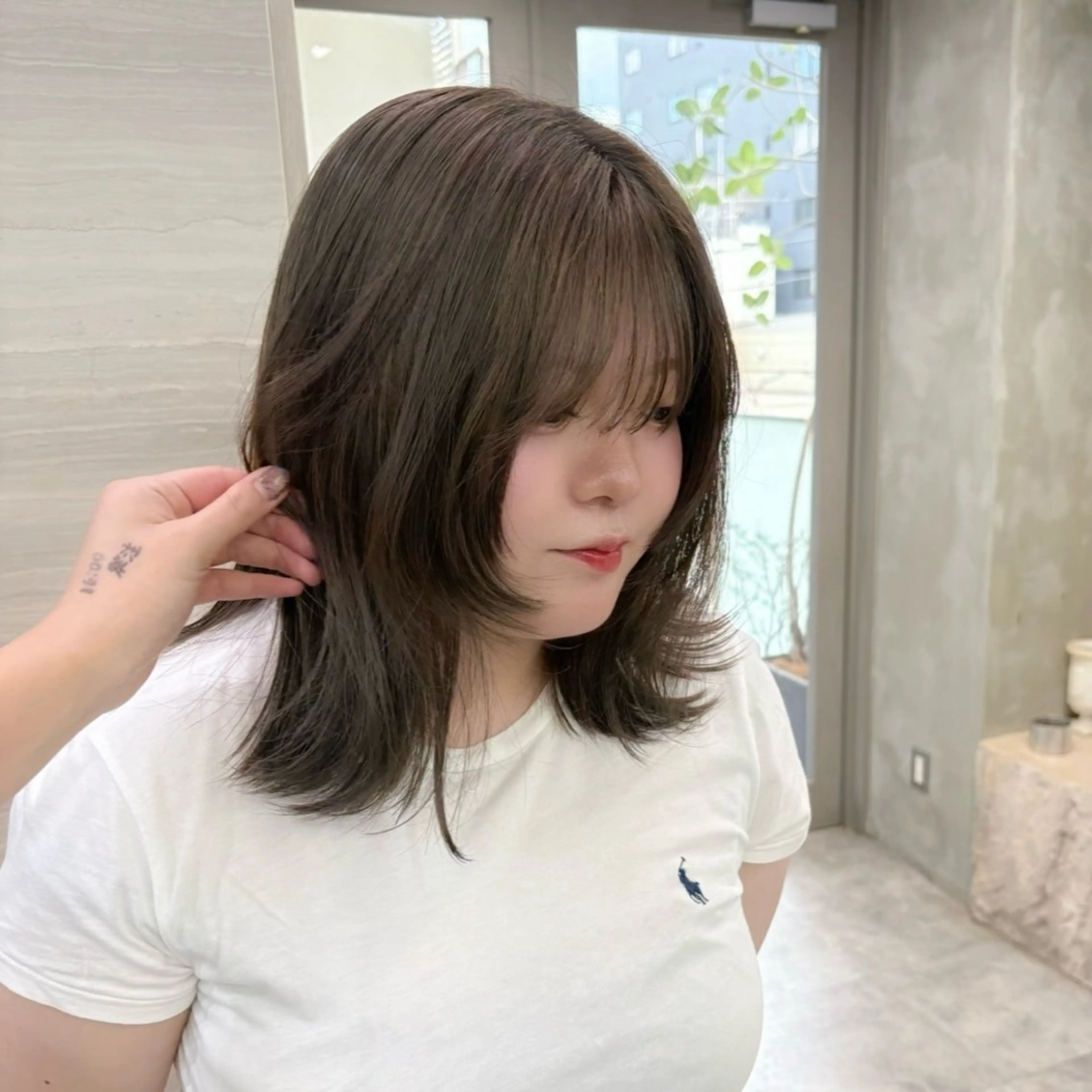 ミディアム カラー ベージュカラー ブリーチ 透明感カラー オリーブベージュ ヘアカラー The Path ARENのヘアスタイル