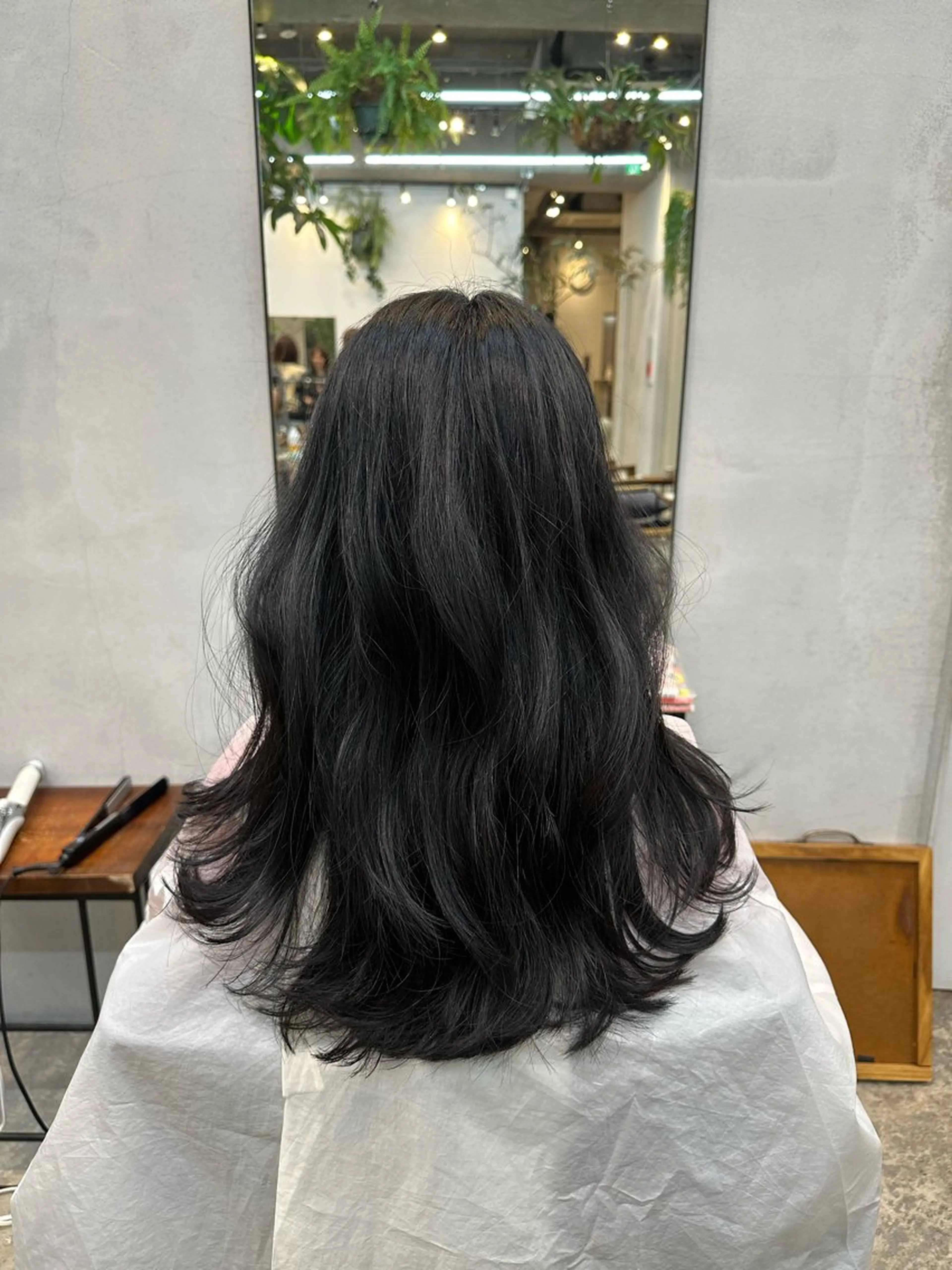 ロング カラー 黒髪 ブルーカラー ブルーブラック 透明感カラー 韓国風ヘア 川口　開世/カット /パーマ/ハイトーンのヘアスタイル