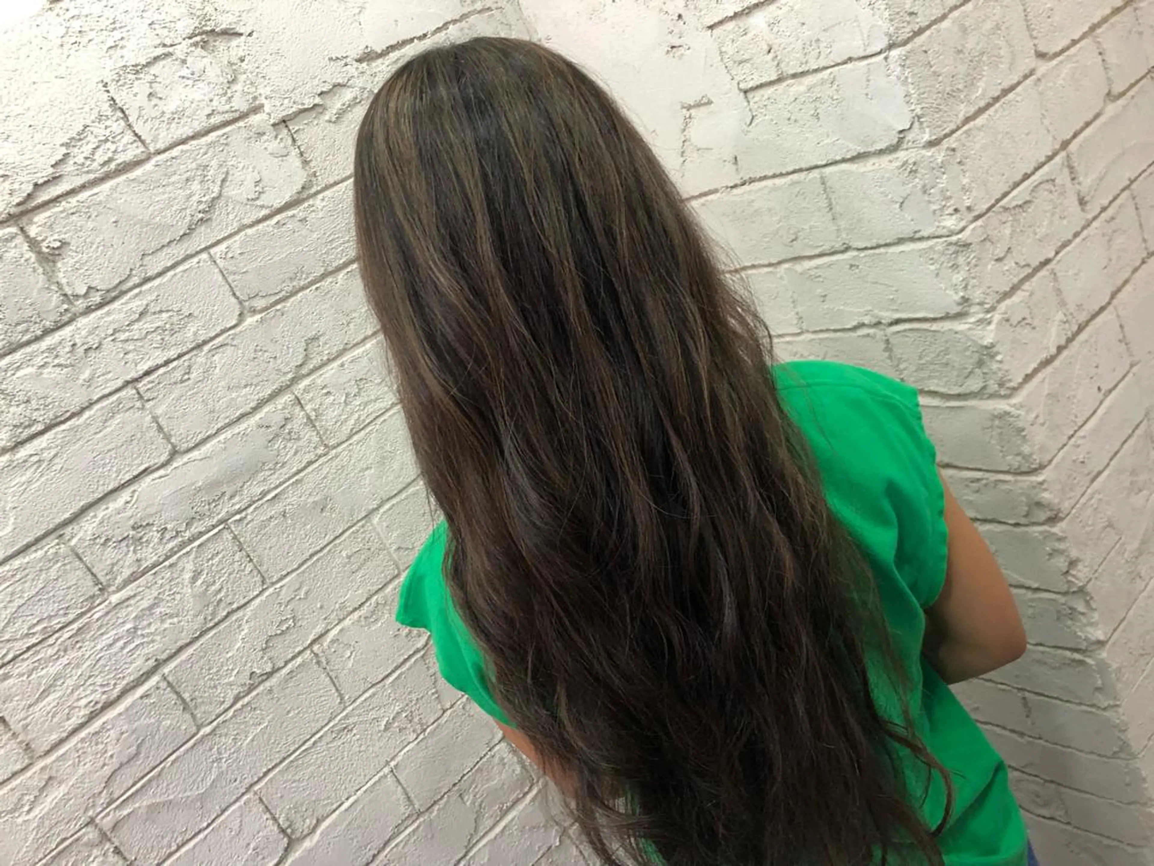 ロング 髪質改善縮毛矯正× 艶髪カラー板垣智大のヘアスタイル