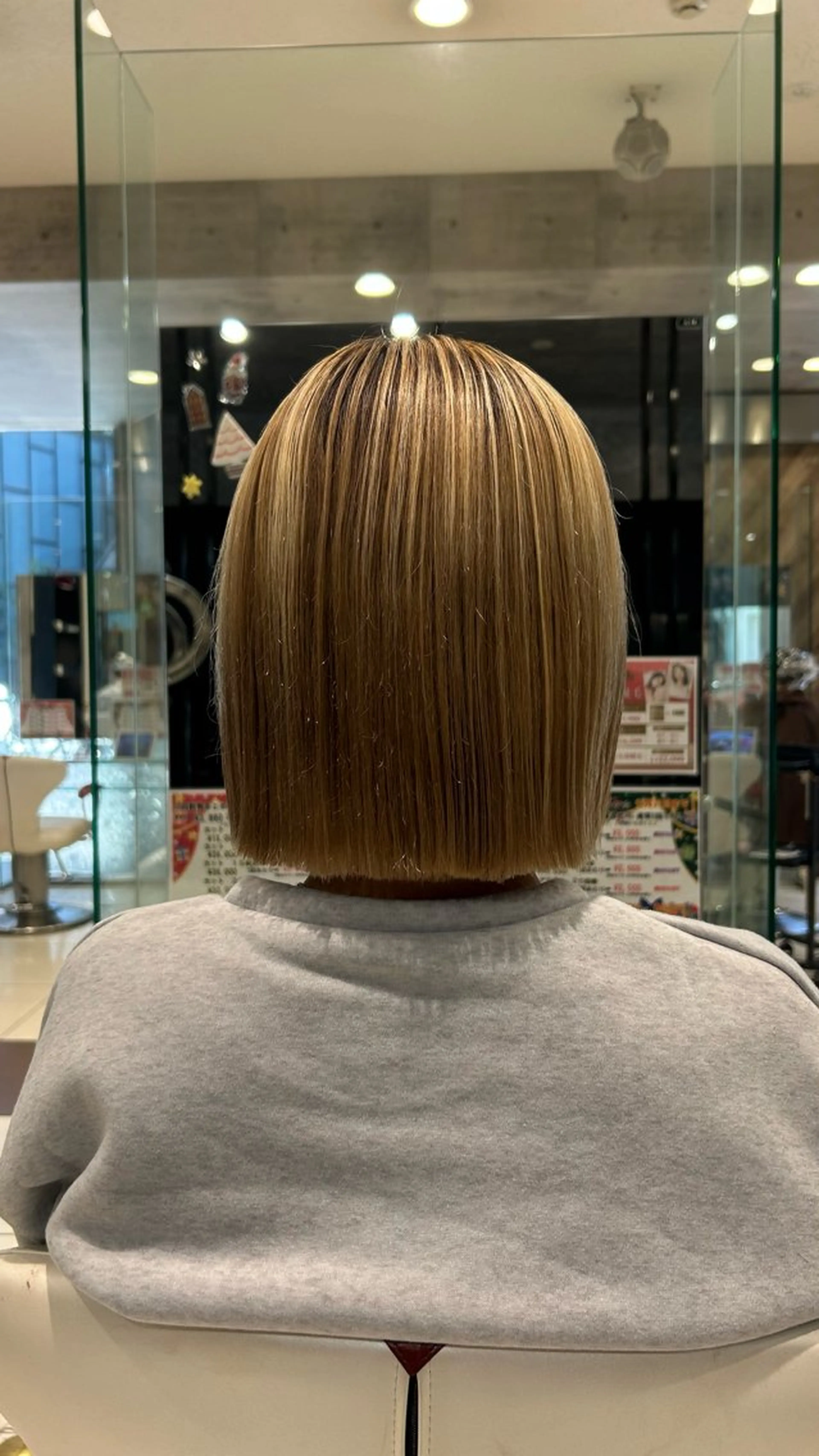 ショート ハイライト ハイトーンカラー✨️ Amiのヘアスタイル
