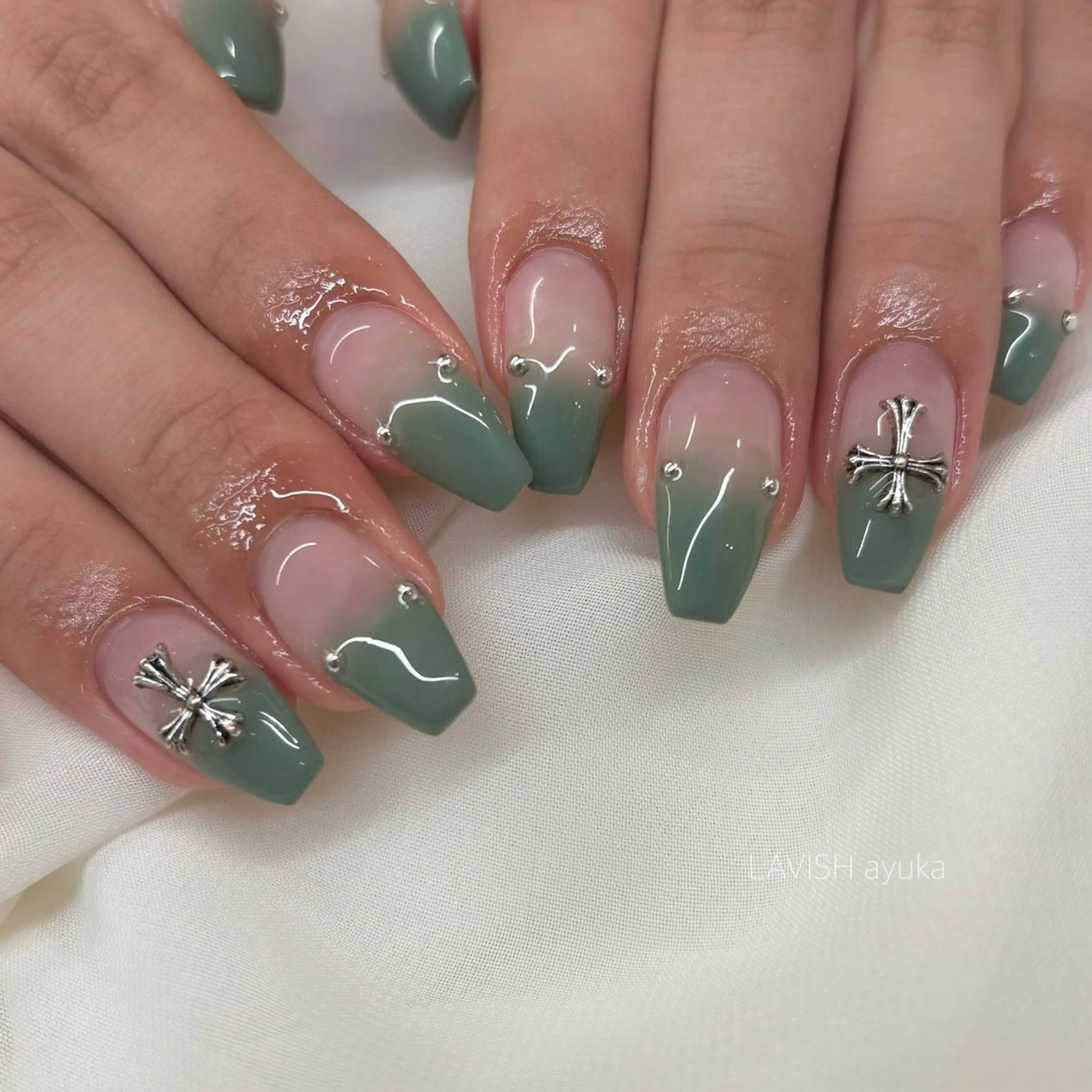 ネイル ハンドネイル LAVISH ayukaのネイルデザイン