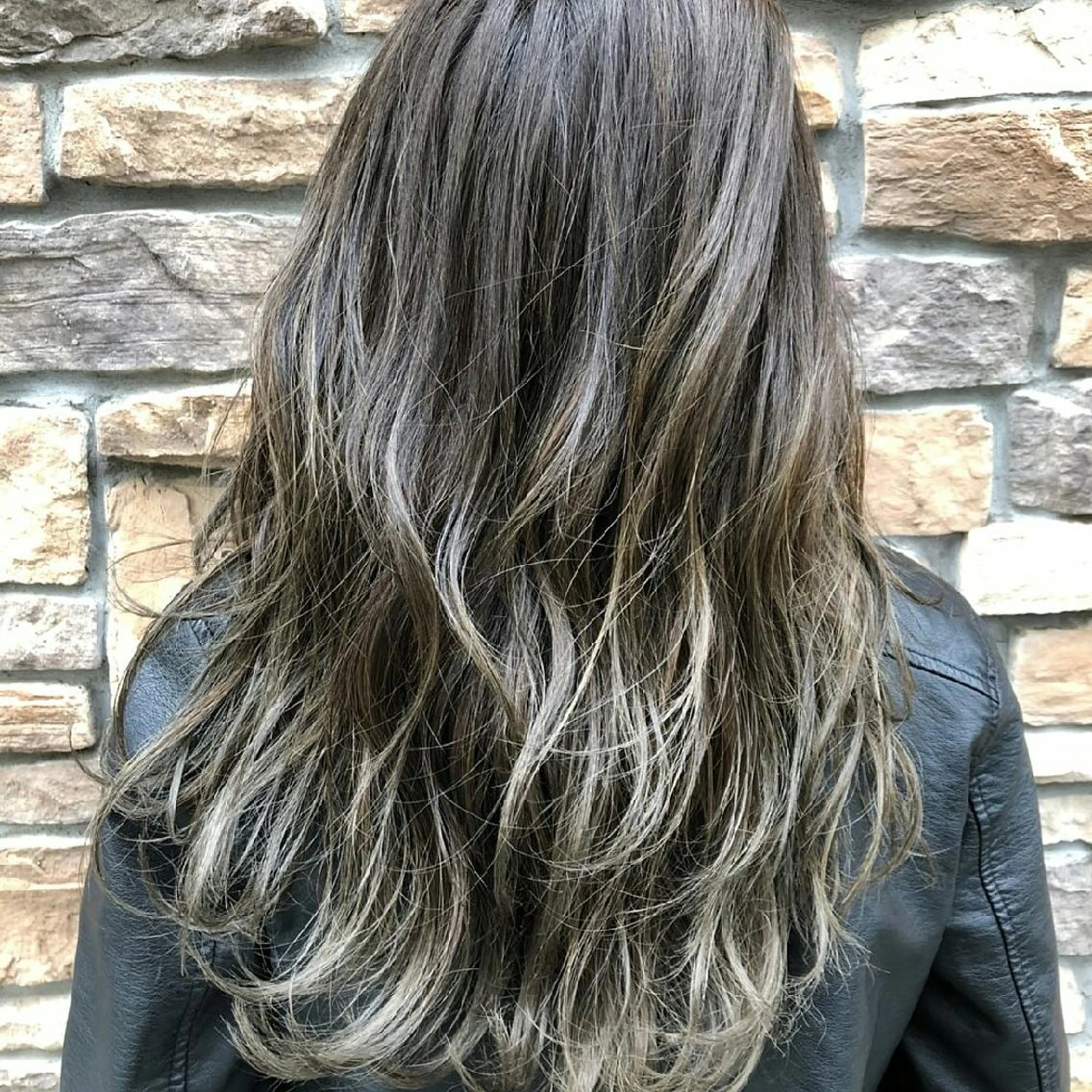 カラー セミロング 面谷 一光のヘアスタイル